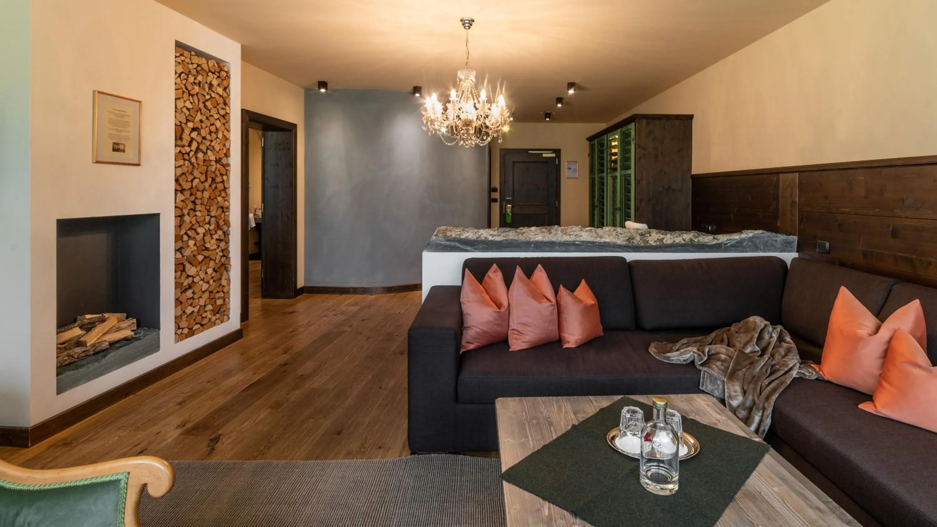 Seating area, Bed in Romantik Hotel Santer