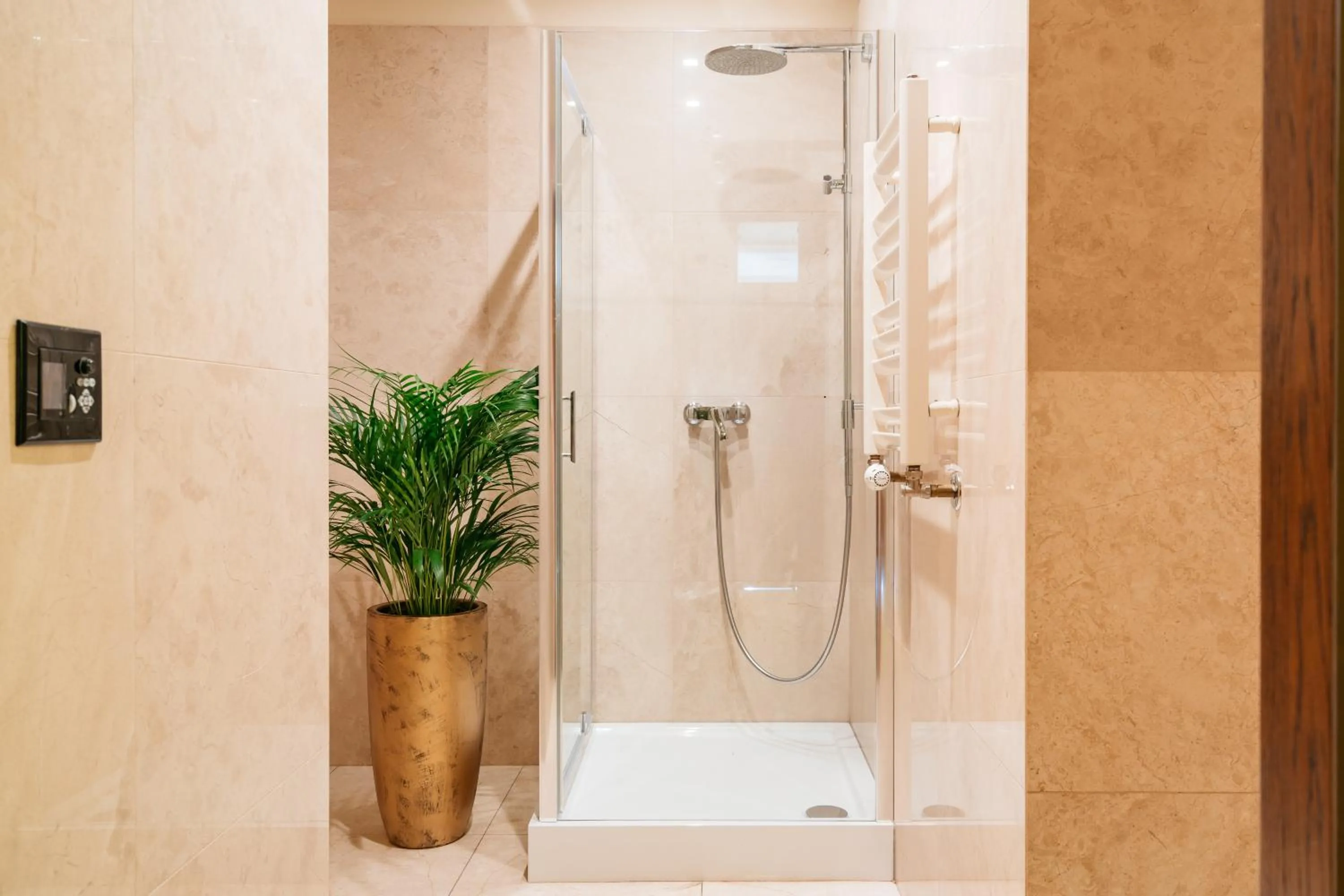 Shower in Bogoria Residence - LoftAffair Collection
