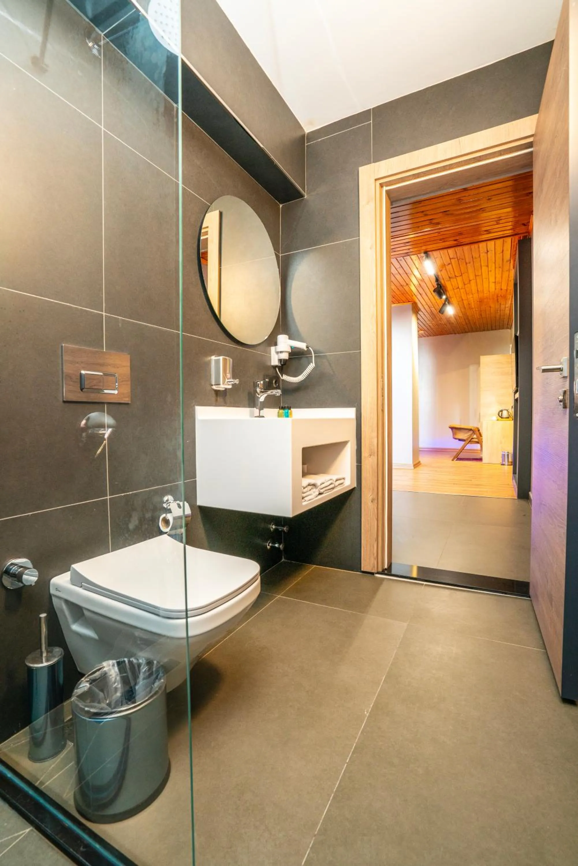 Shower in Royal Nest