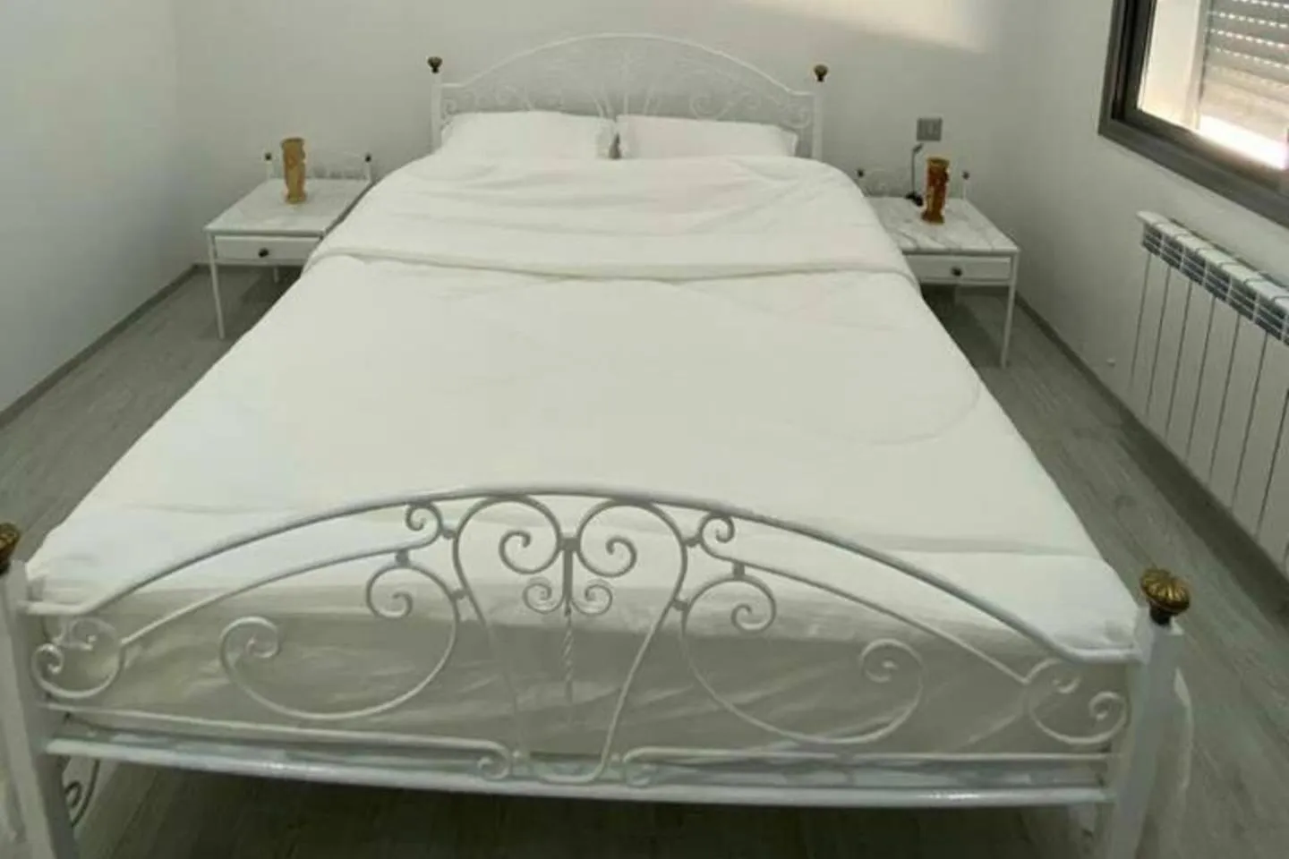 Bed in 1 Bed Flat - Sleeps 2 - Parking - Wifi