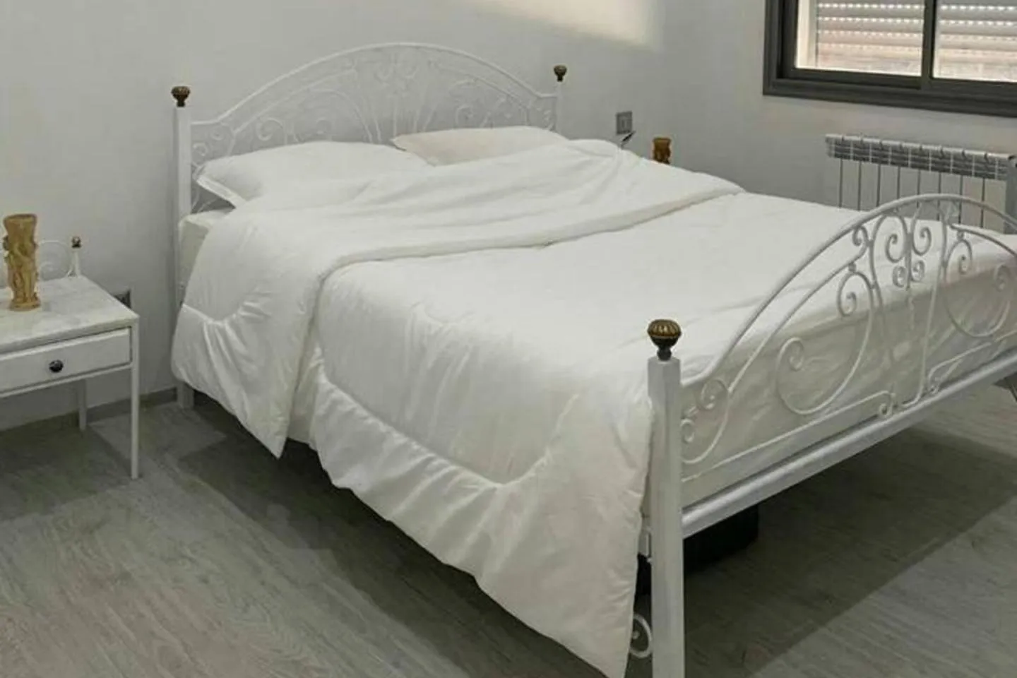 Bed in 1 Bed Flat - Sleeps 2 - Parking - Wifi