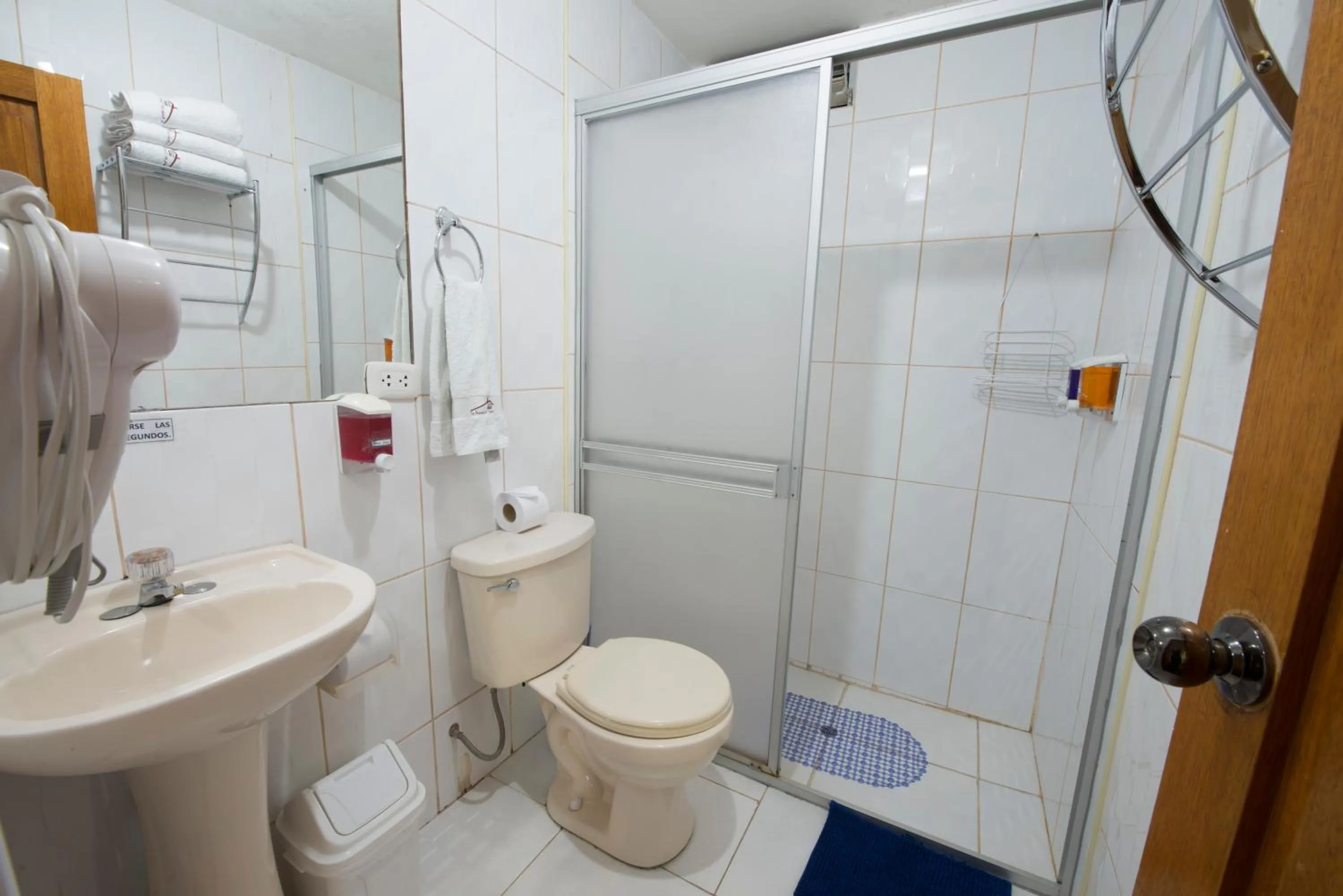 Shower in La Posada del Viajero