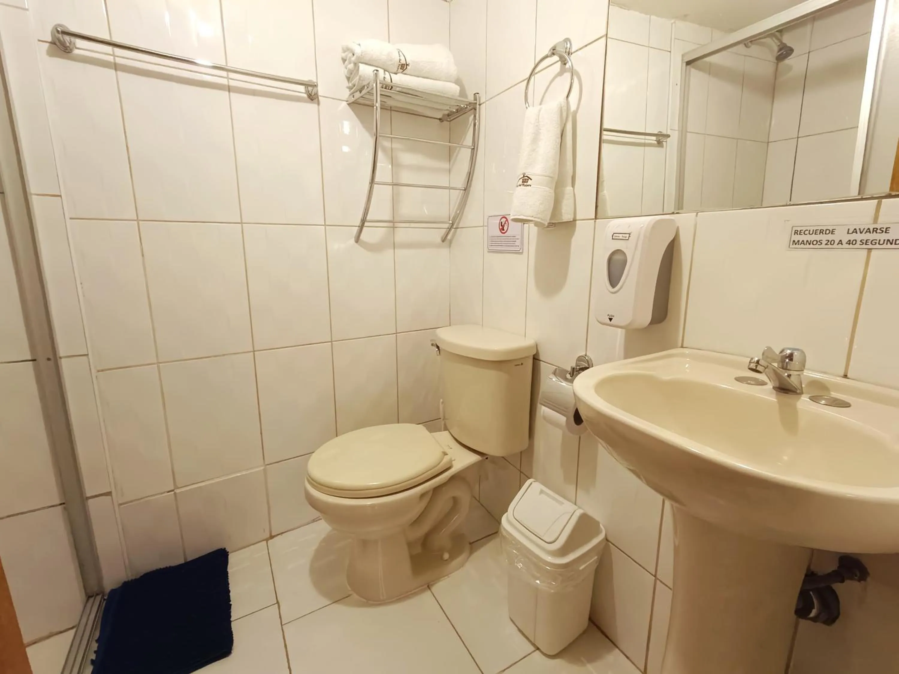 Shower in La Posada del Viajero