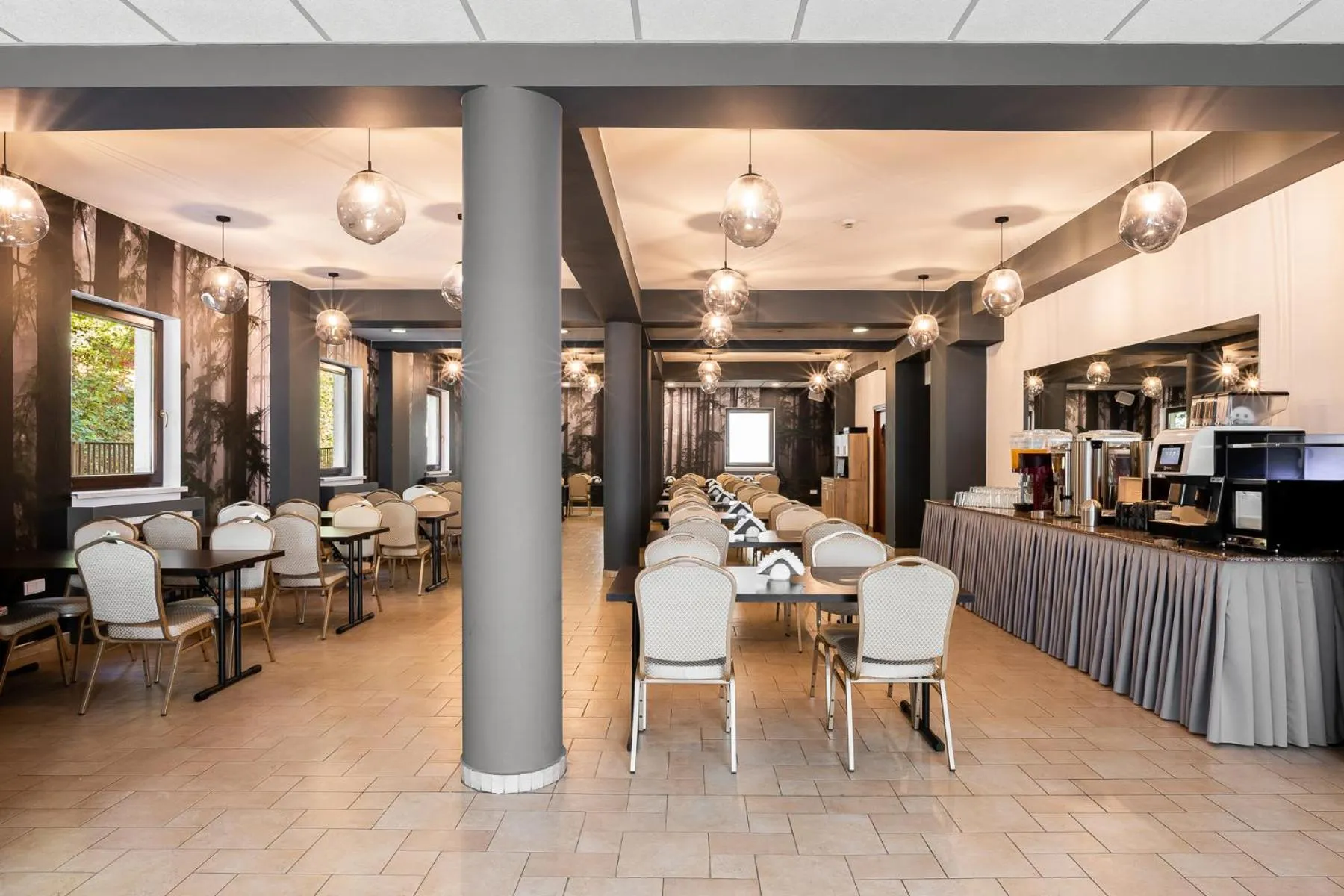 Restaurant/places to eat in Hotel Vestina