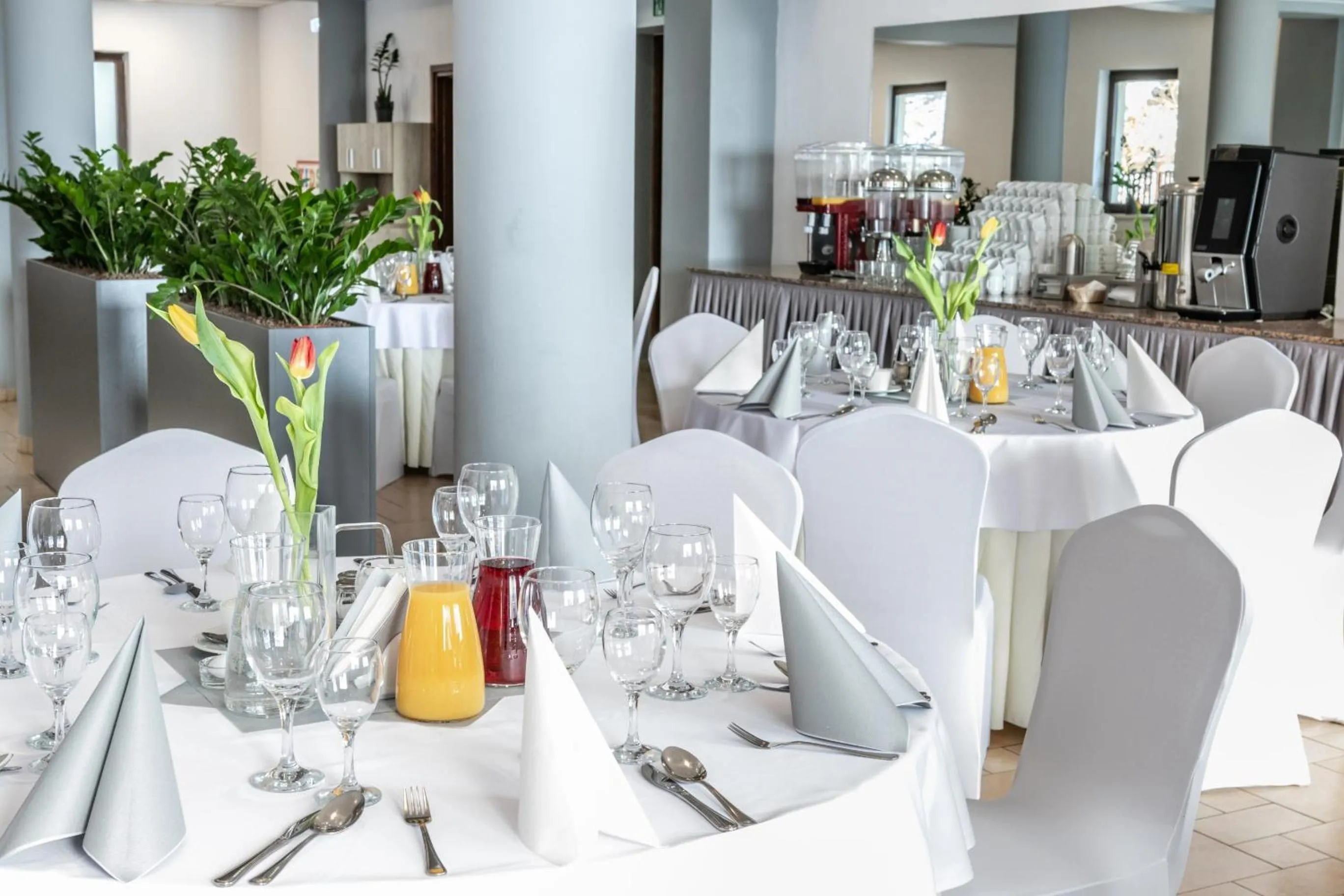 Restaurant/places to eat in Hotel Vestina