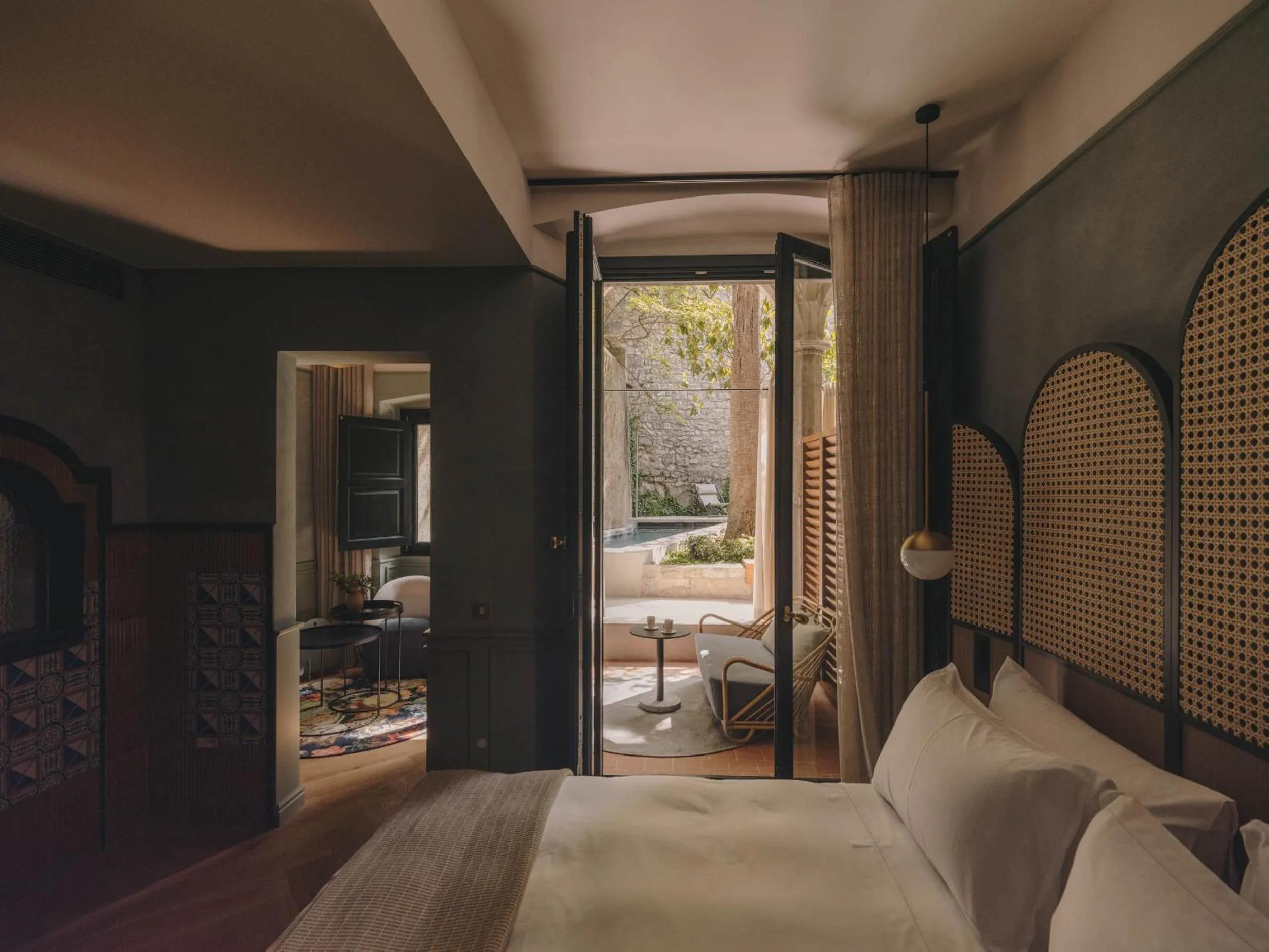 Bed in Hotel Palau Fugit