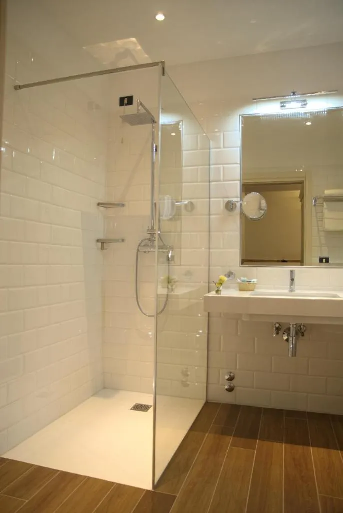 Shower in Hotel La Goletta