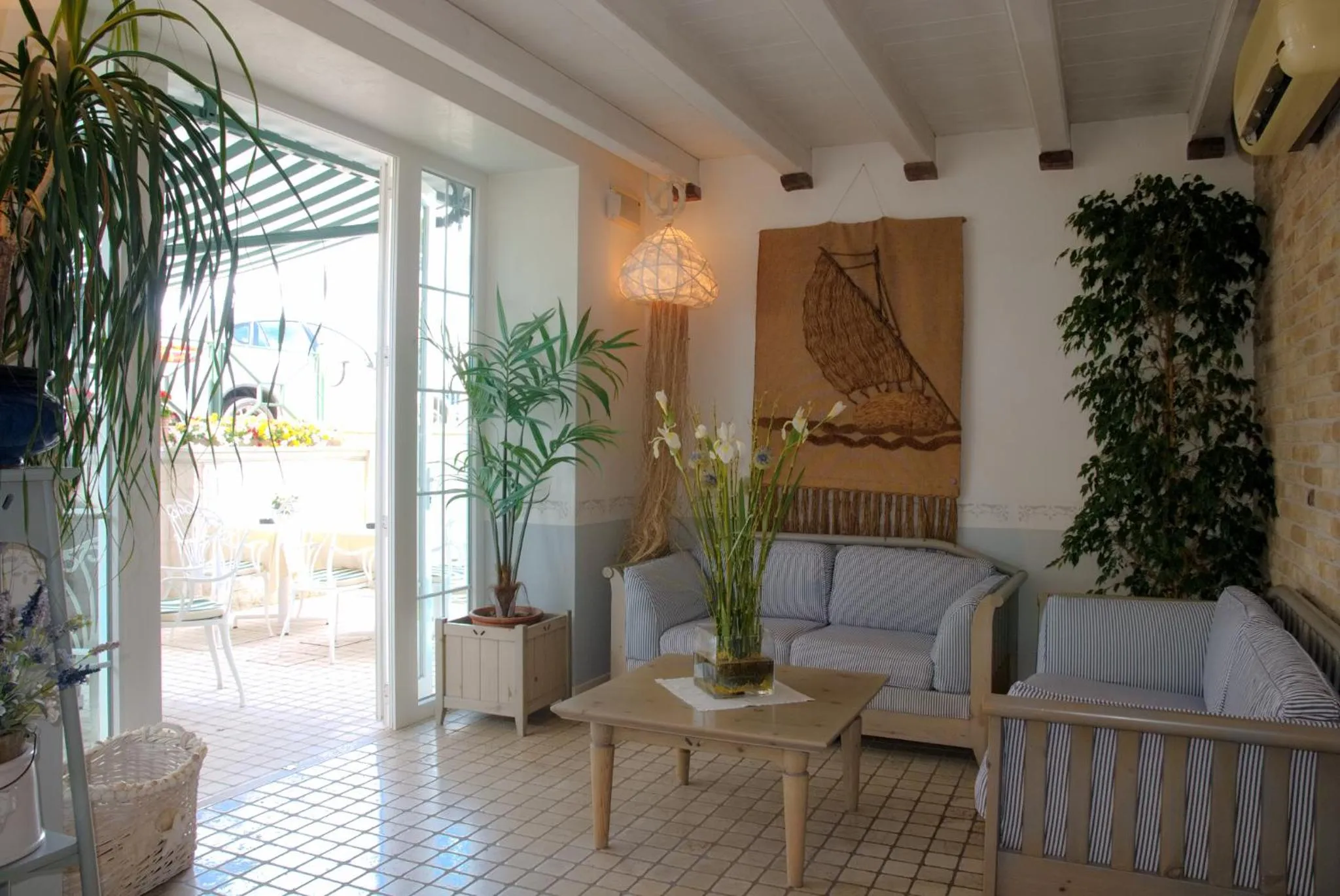 Communal lounge/ TV room in Hotel La Goletta