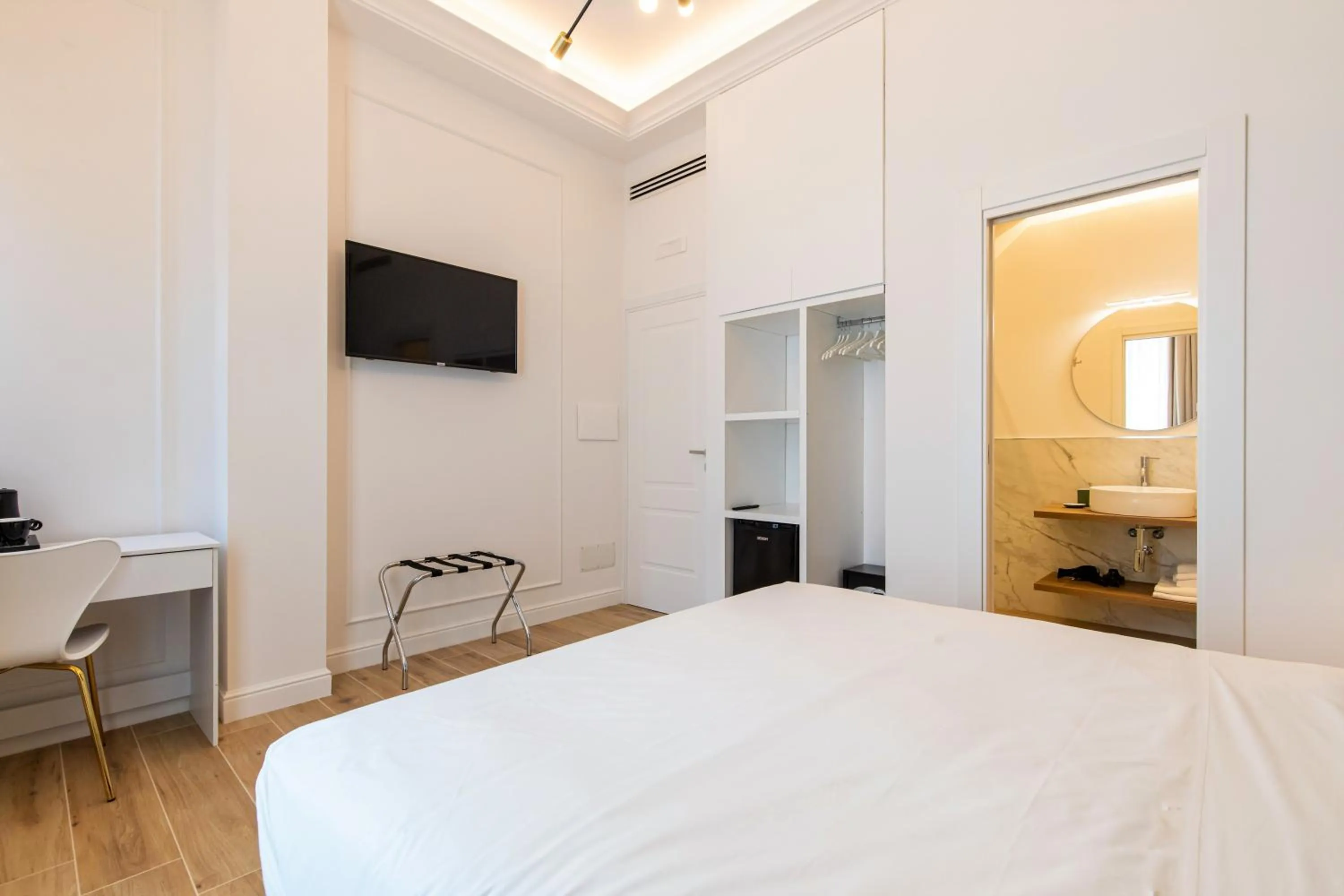 Photo of the whole room, Bed in Unico Relais