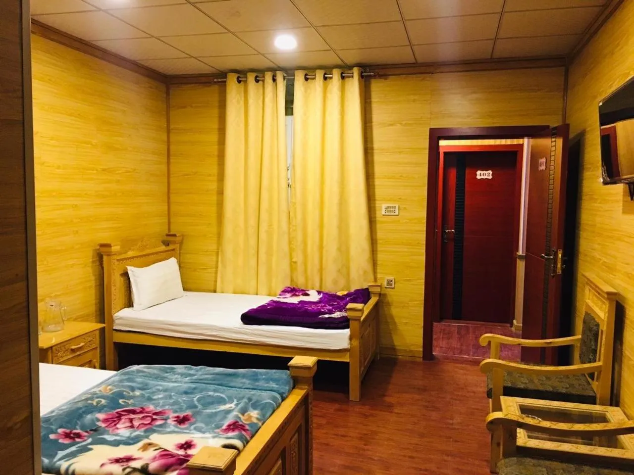 Bed in Gems Palace Hotel Sost