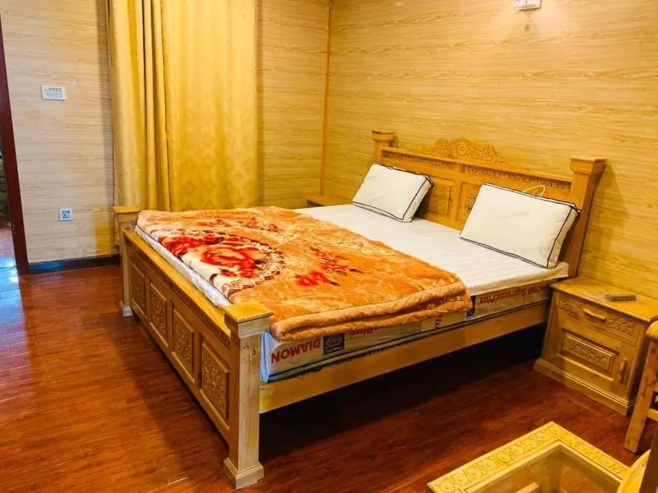 Bed in Gems Palace Hotel Sost