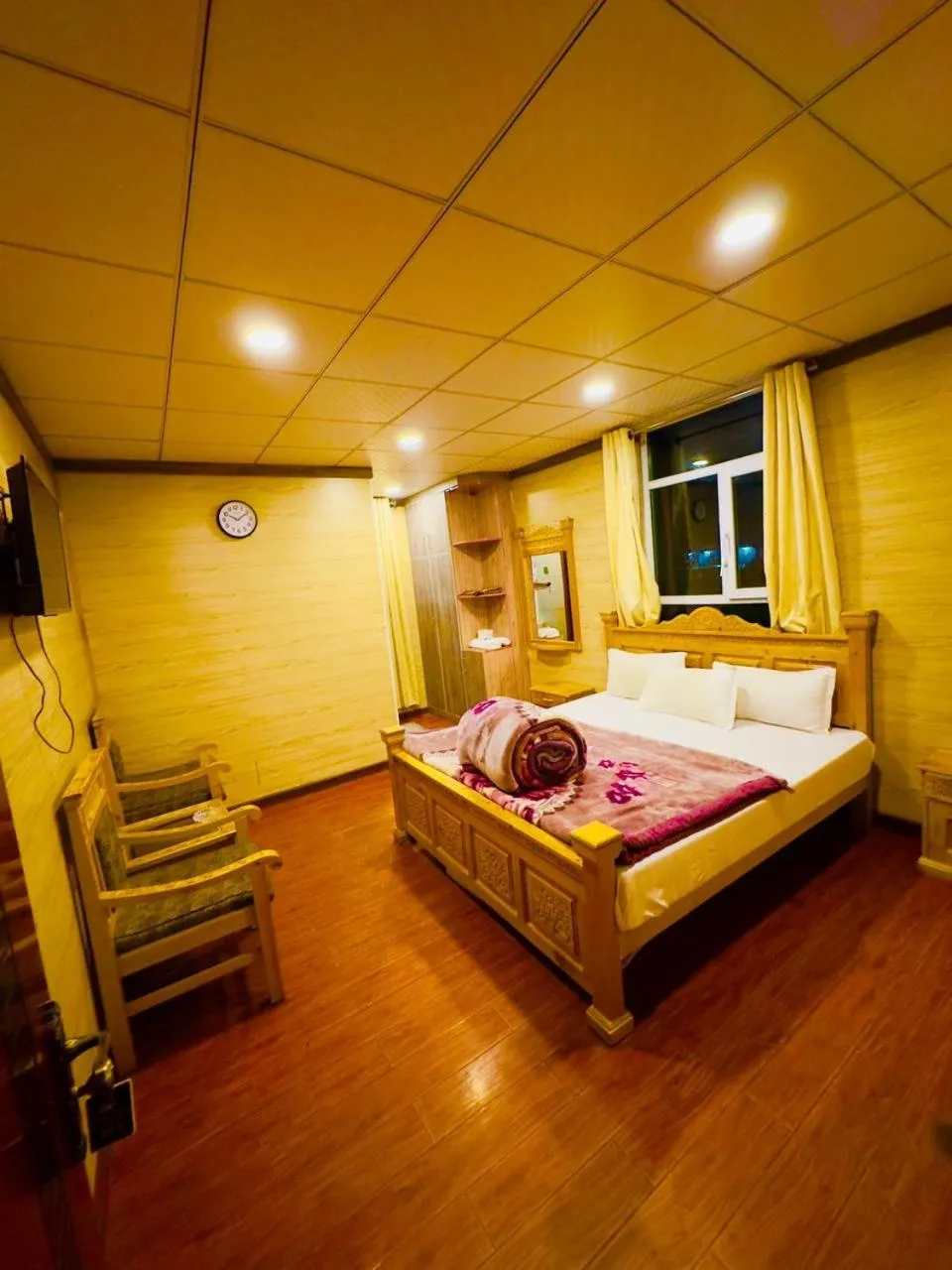 Bed in Gems Palace Hotel Sost