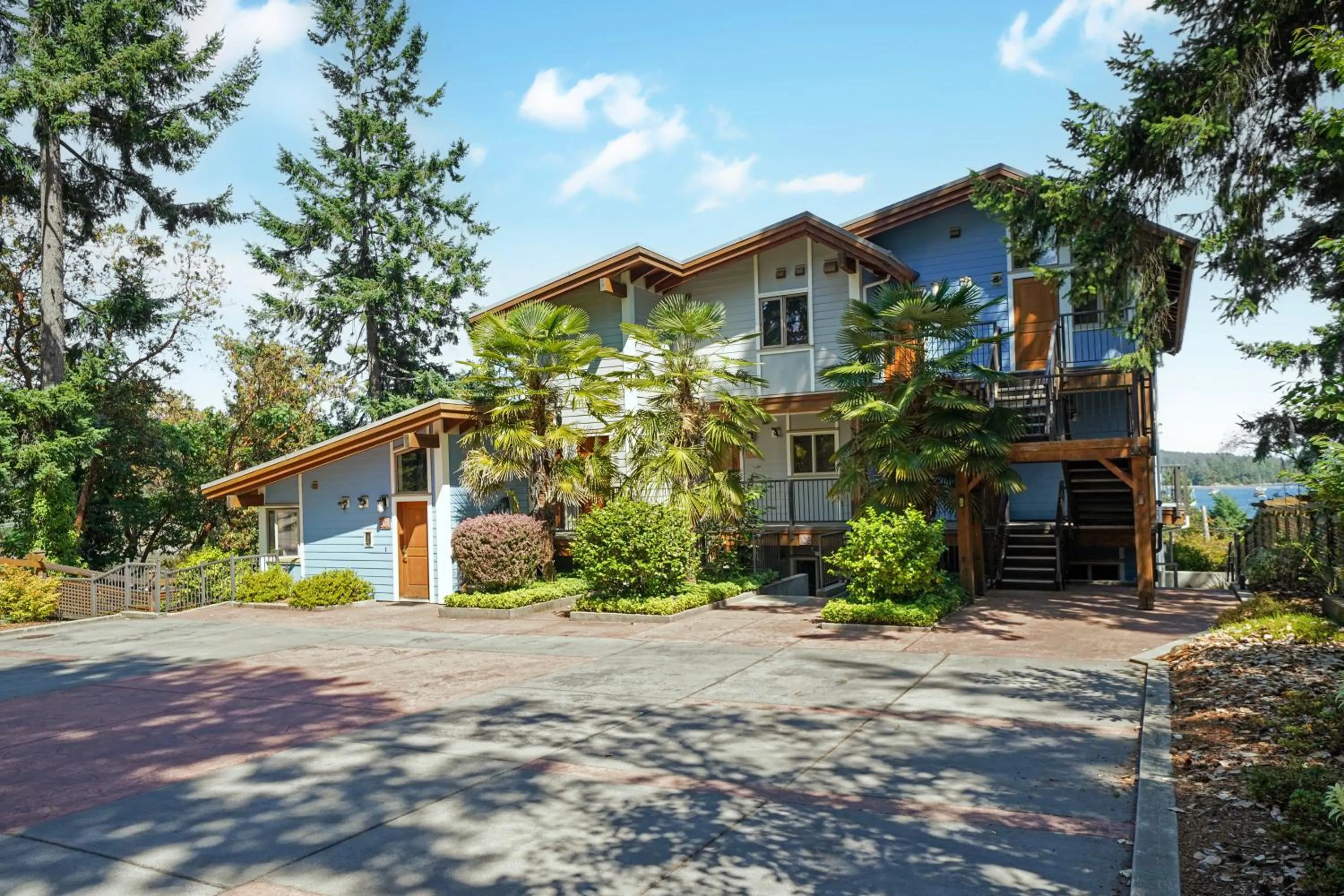 Property building in Mariner's Loft - Salt Spring Island