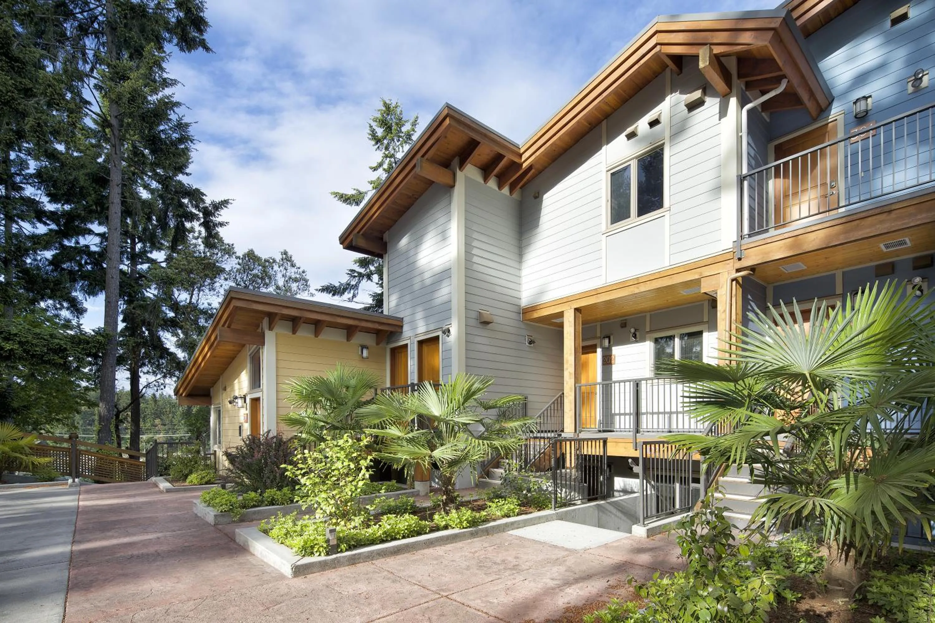 Facade/entrance in Mariner's Loft - Salt Spring Island
