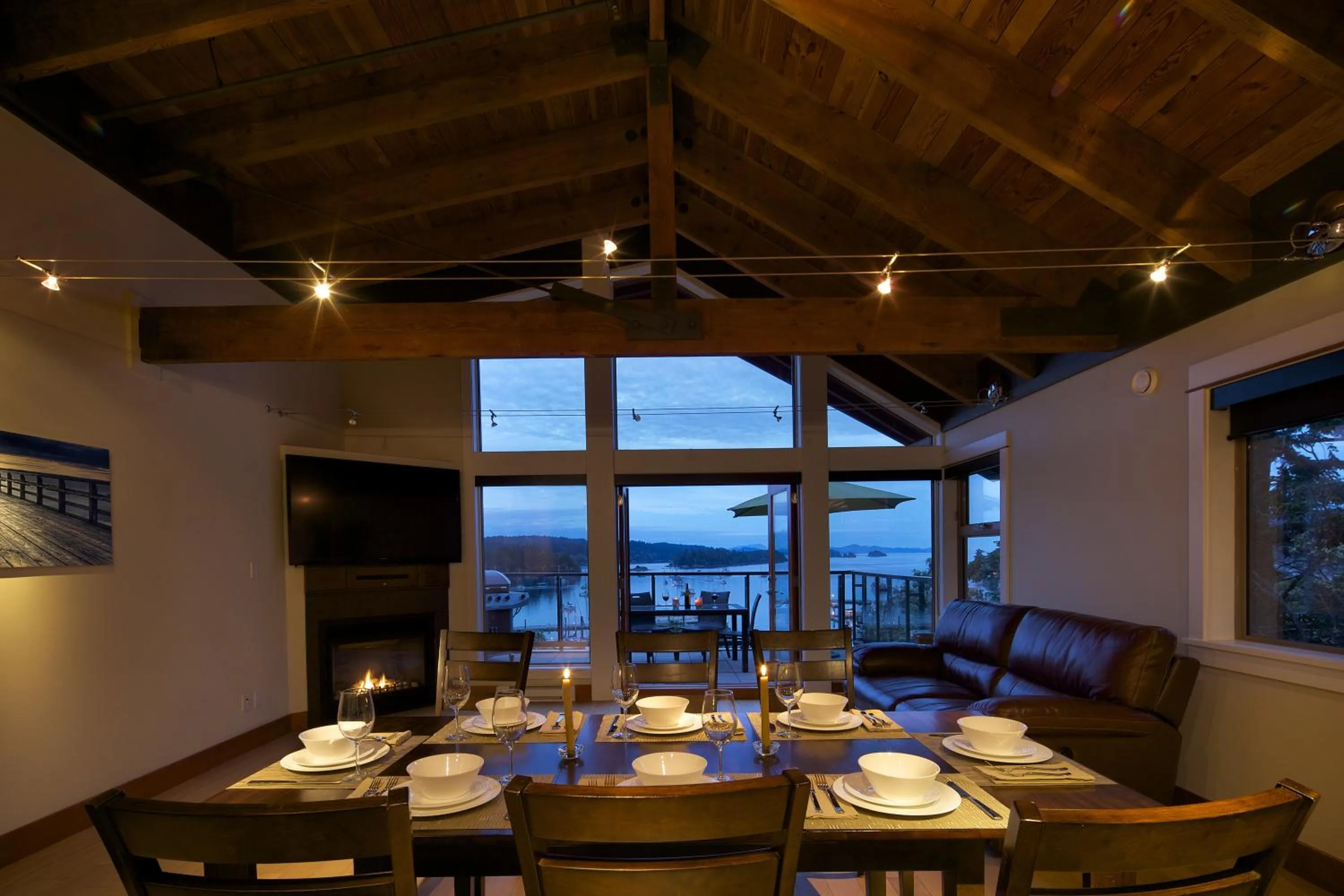Living room in Mariner's Loft - Salt Spring Island