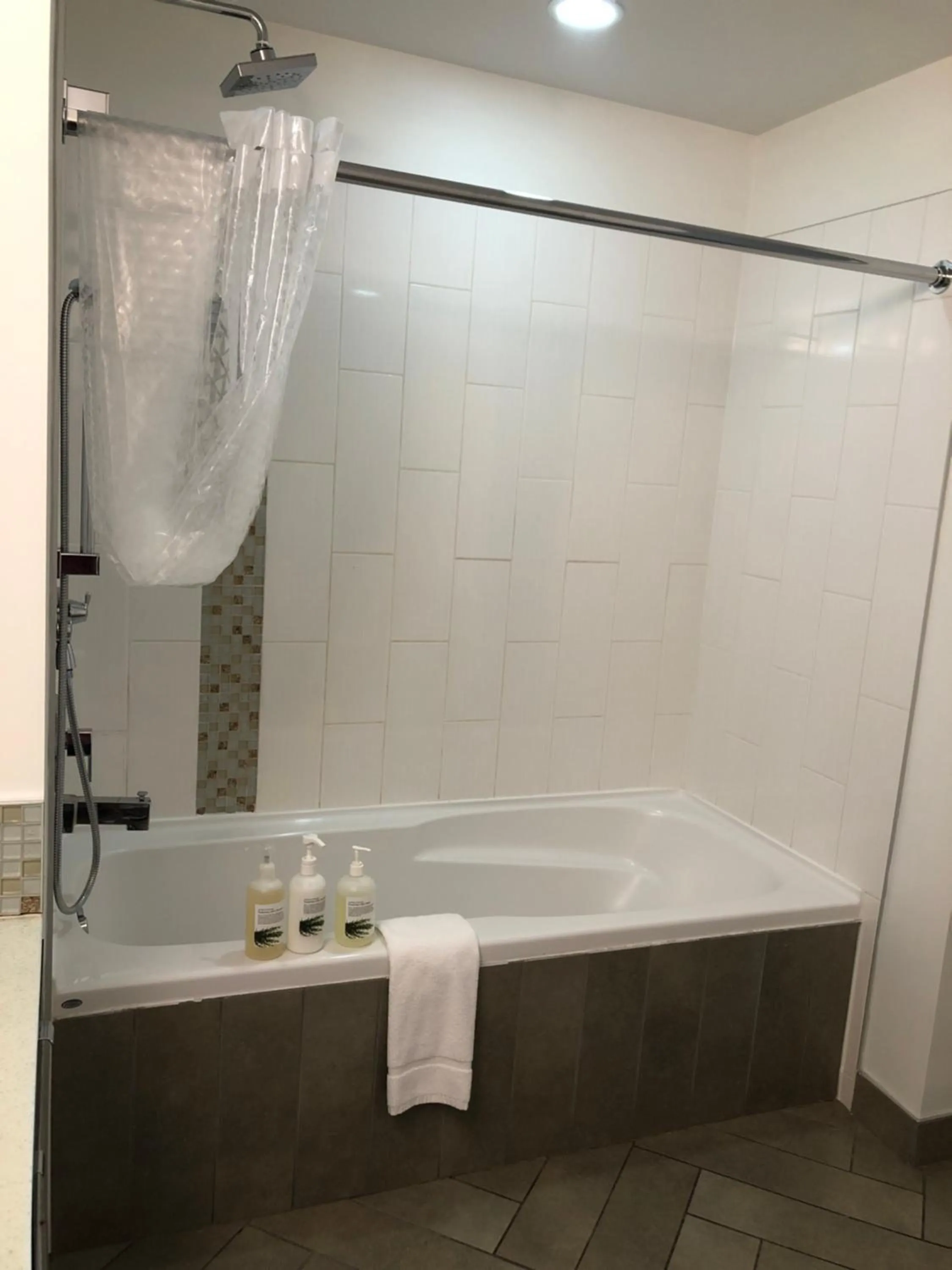 Bathroom in Mariner's Loft - Salt Spring Island