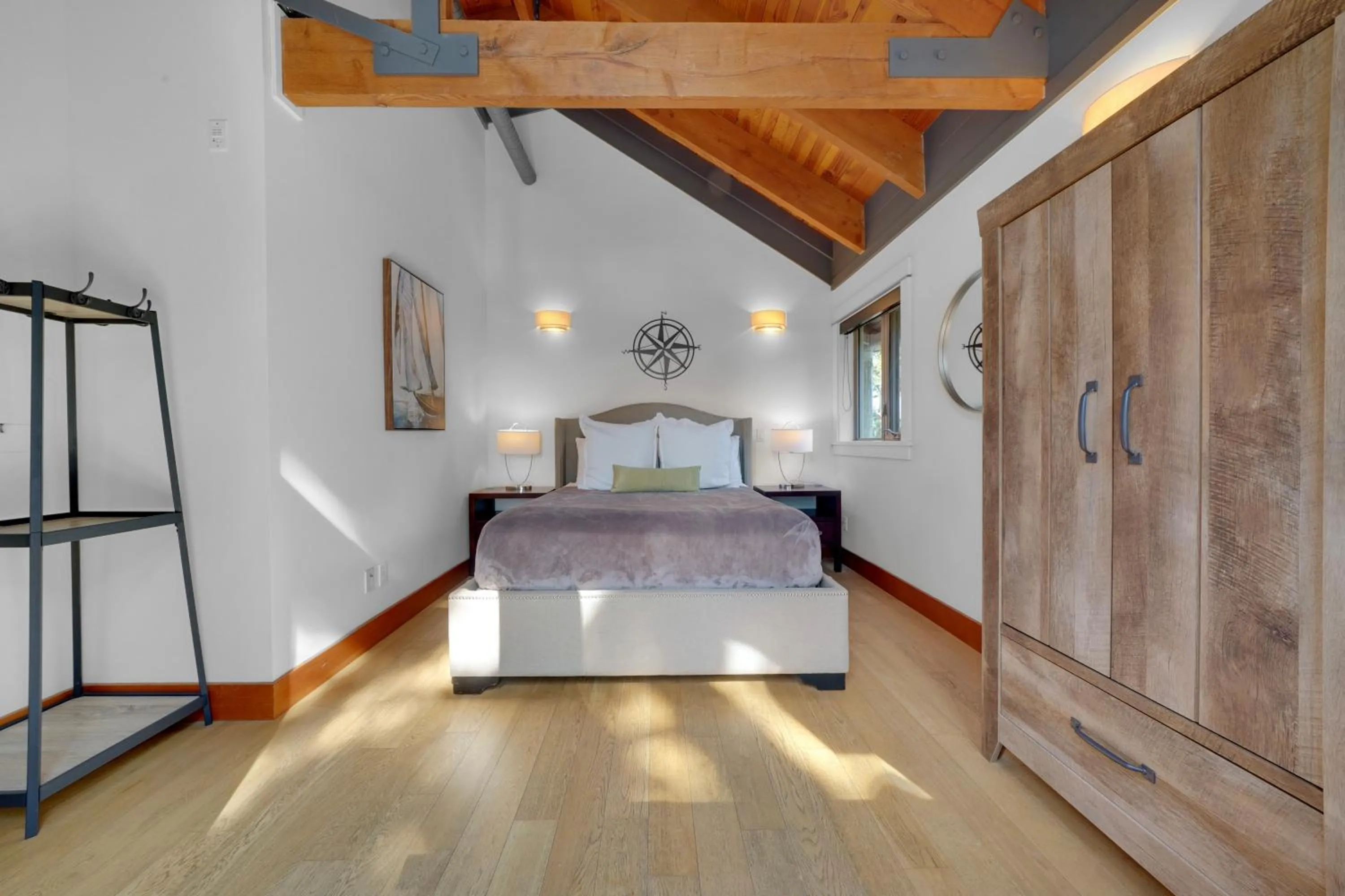 Bed in Mariner's Loft - Salt Spring Island