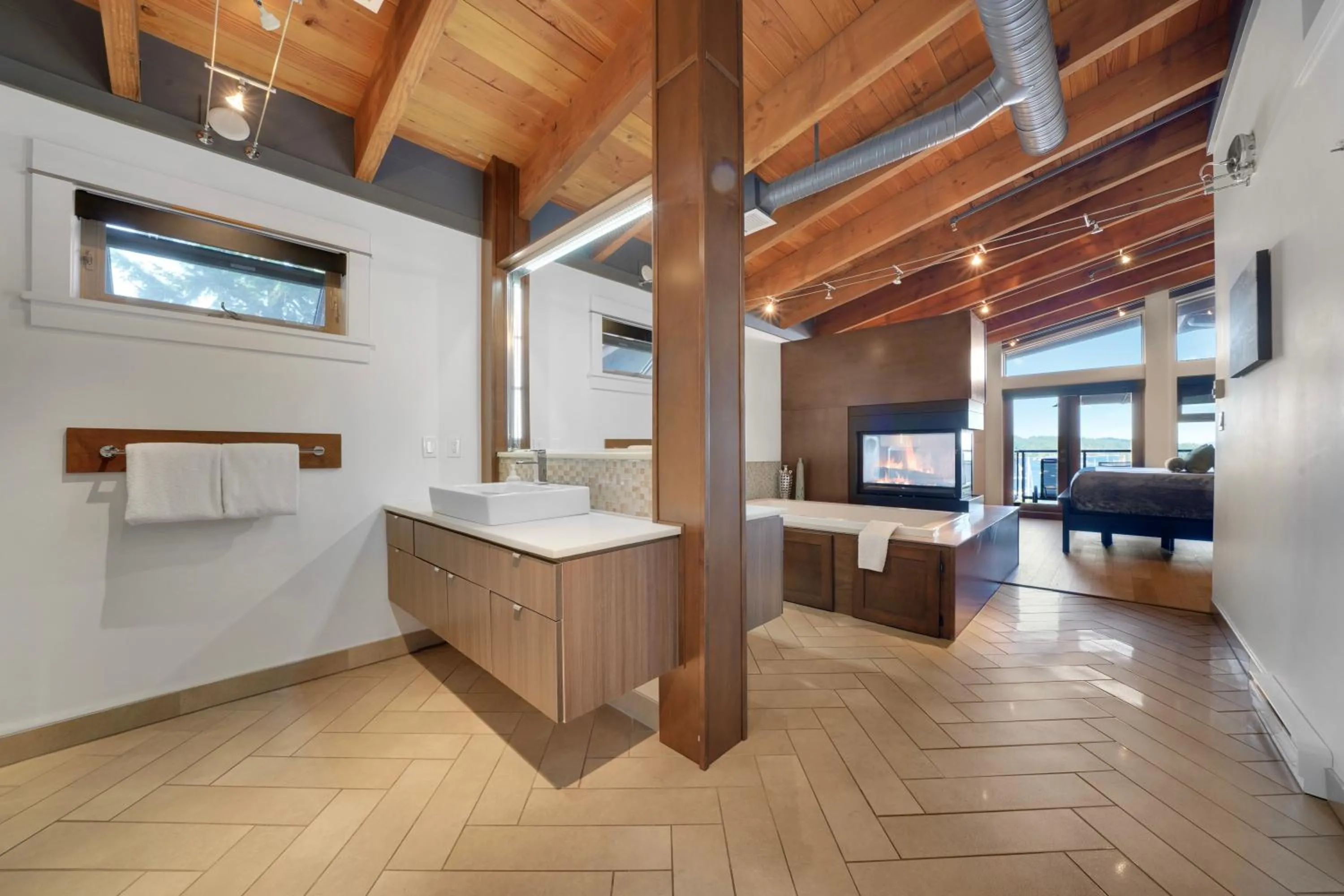Bathroom in Mariner's Loft - Salt Spring Island