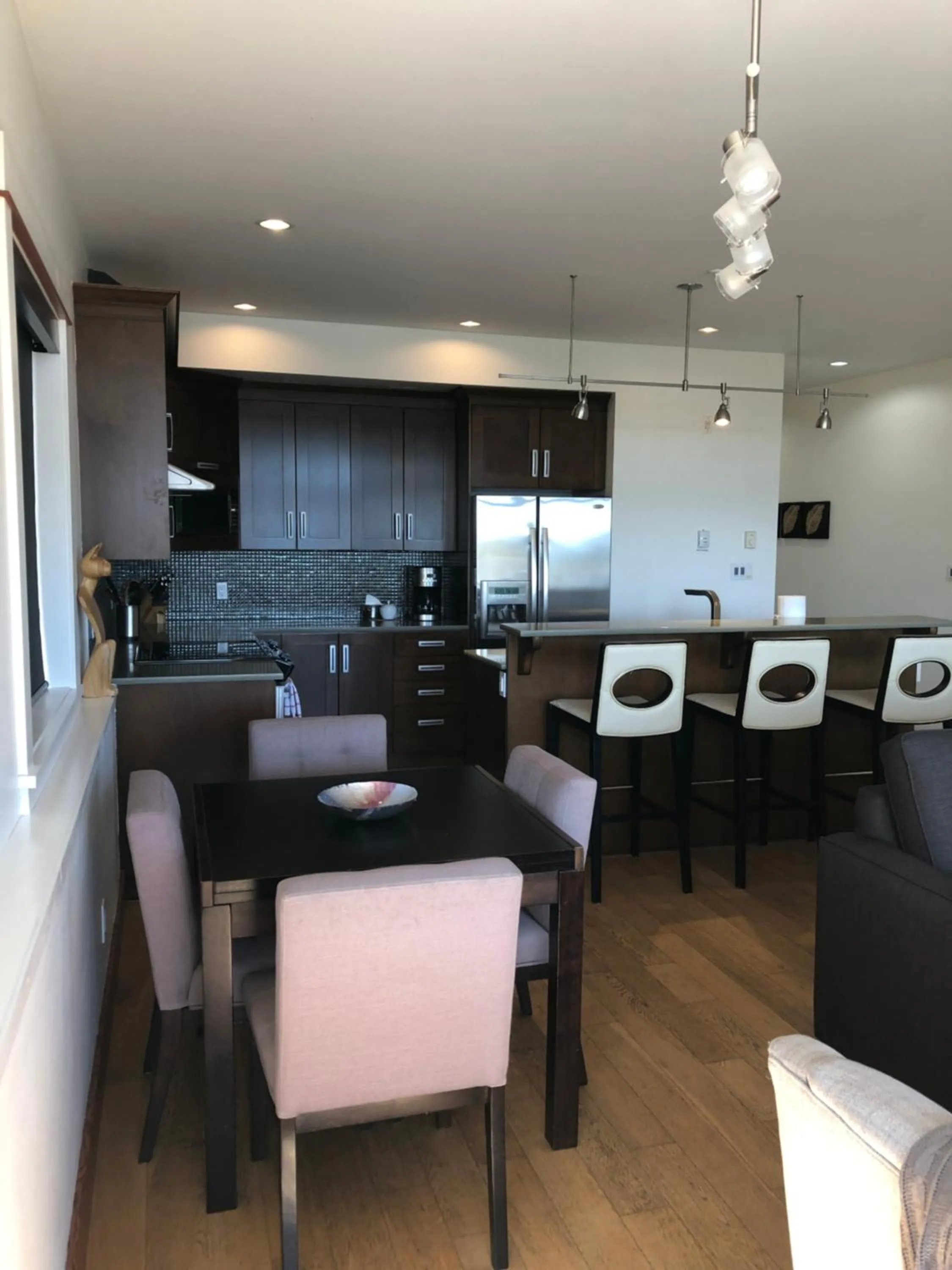 Kitchen or kitchenette in Mariner's Loft - Salt Spring Island