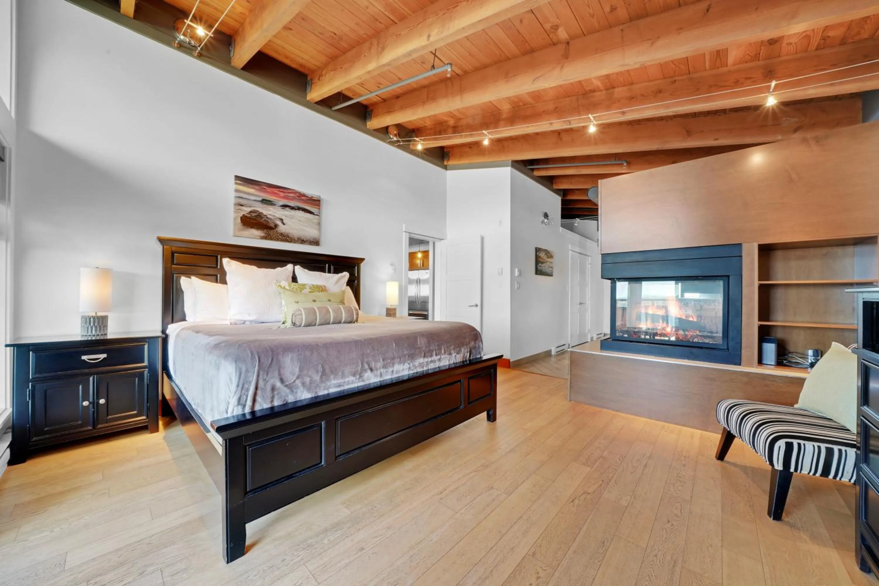 Bedroom, Bed in Mariner's Loft - Salt Spring Island