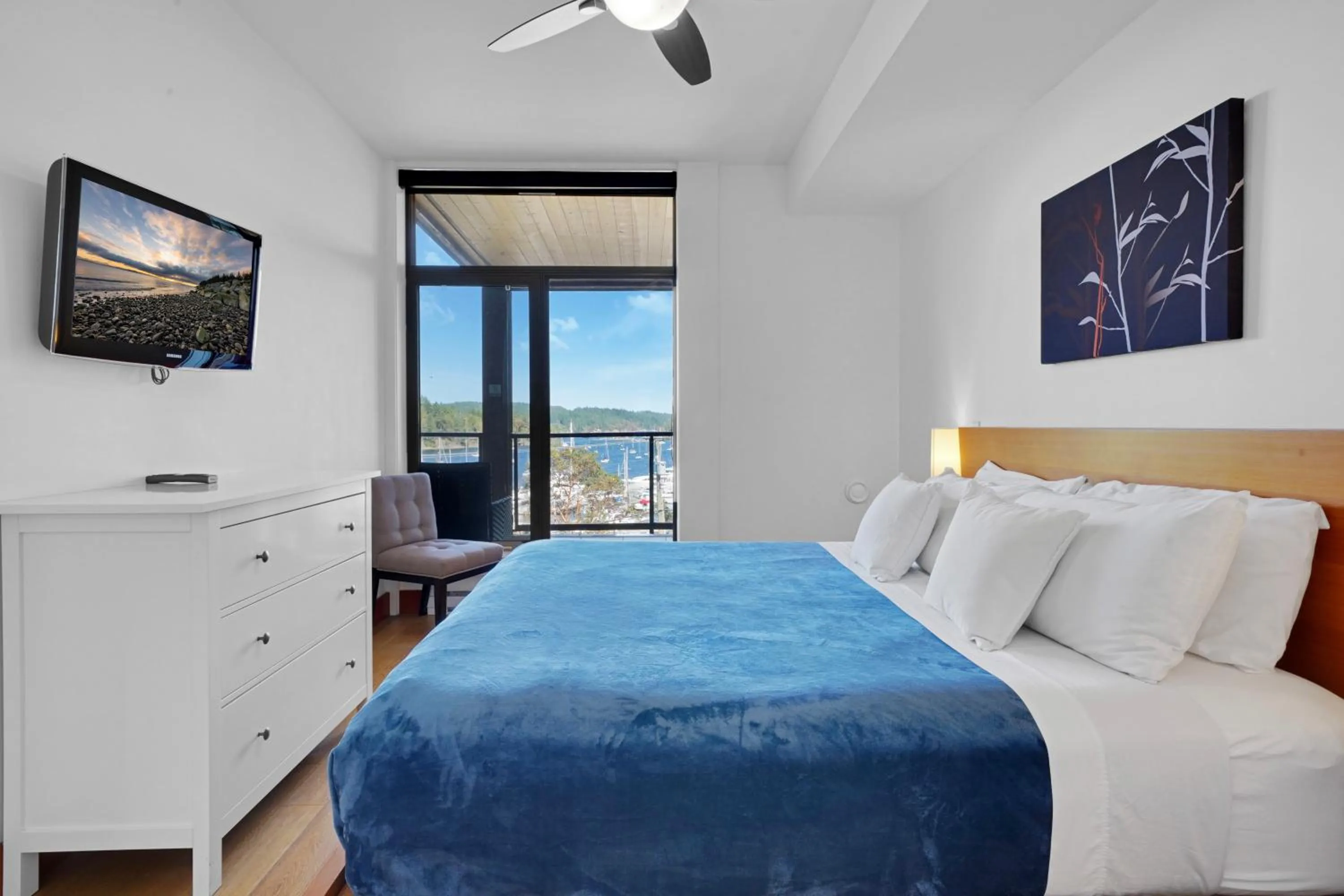 Natural landscape, Bed in Mariner's Loft - Salt Spring Island