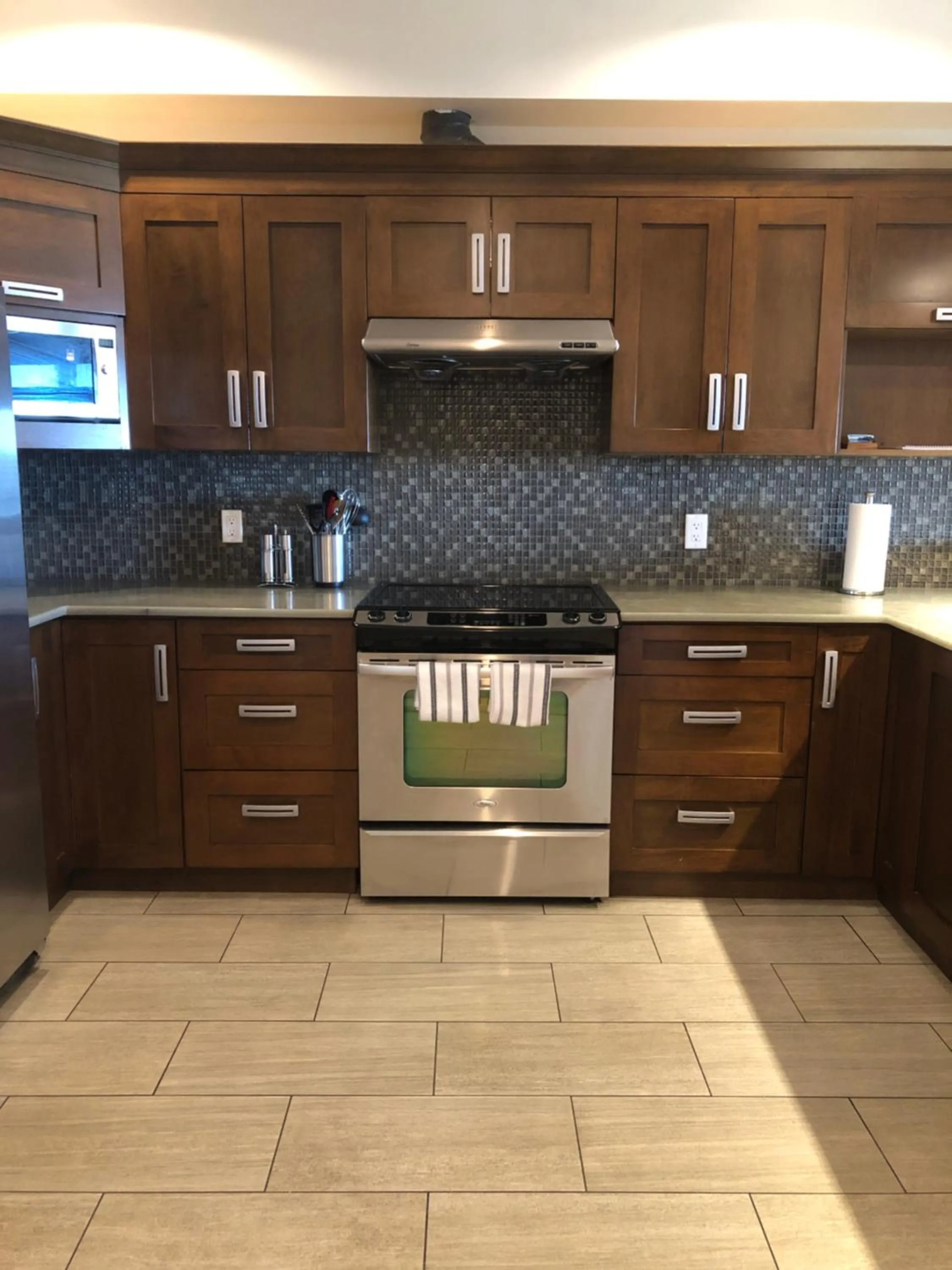 Kitchen or kitchenette in Mariner's Loft - Salt Spring Island