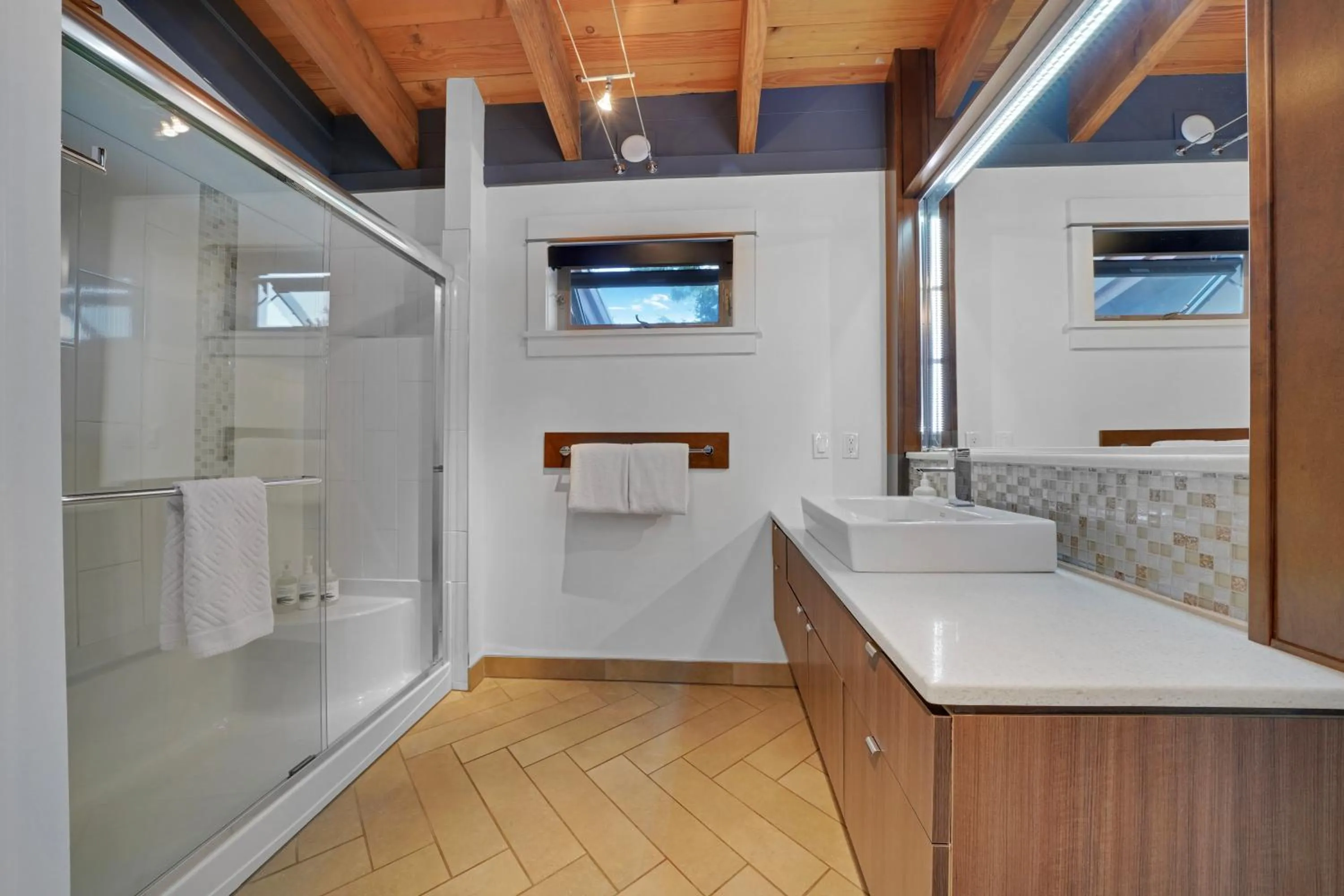 Shower in Mariner's Loft - Salt Spring Island