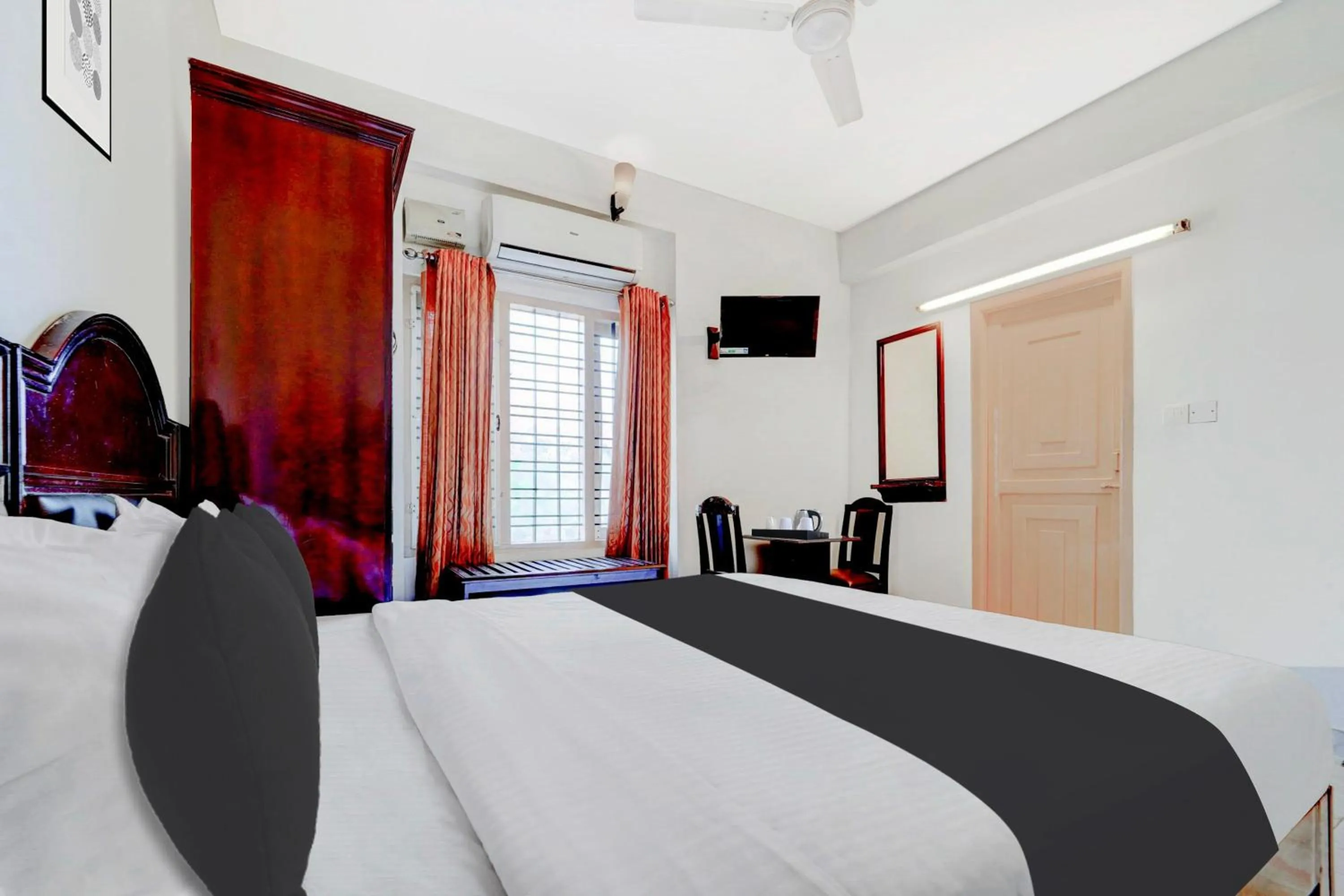 Bedroom, Bed in Super Collection O Chalai Bazaar Near Railway Station formerly Galaxy Inn