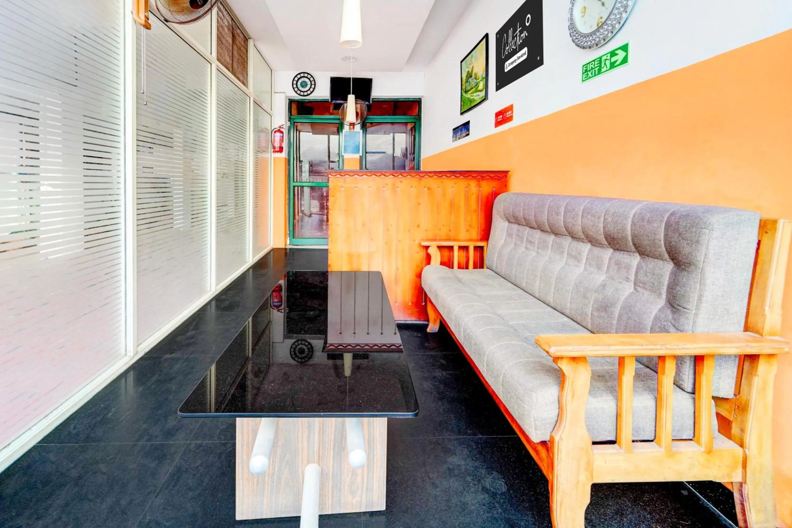 Lobby or reception in Super Collection O Chalai Bazaar Near Railway Station formerly Galaxy Inn
