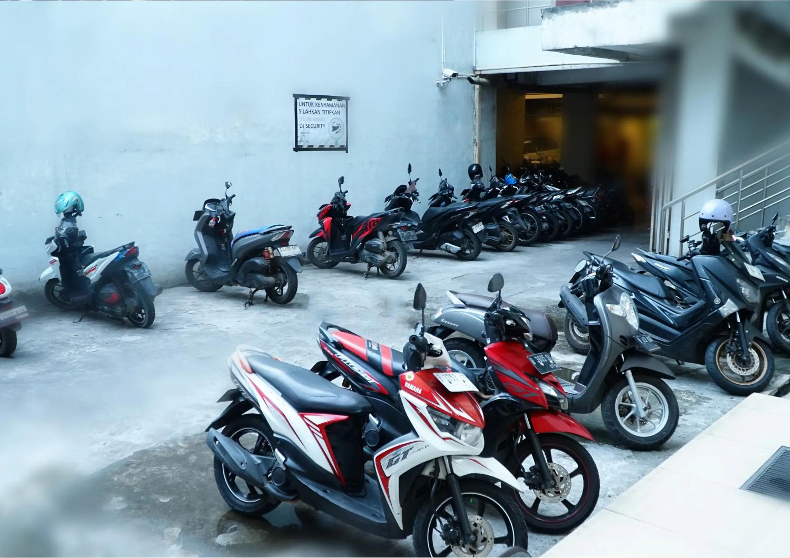 Parking in World Hotel Jakarta - Bandengan