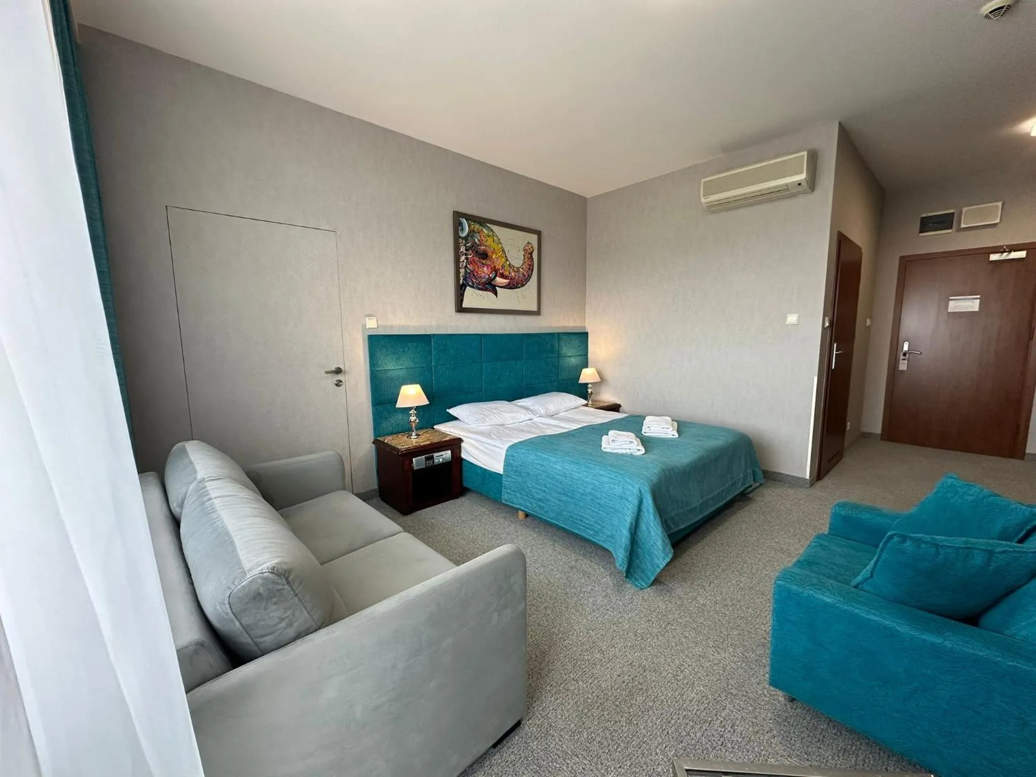 Bed in Arka Medical Spa