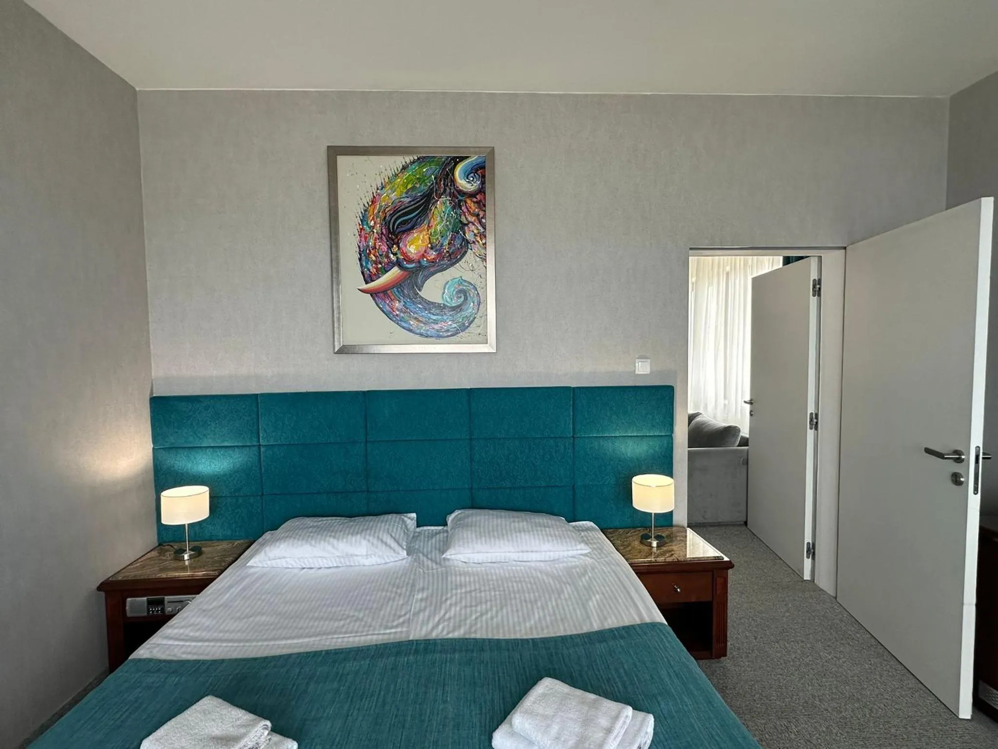 Bed in Arka Medical Spa