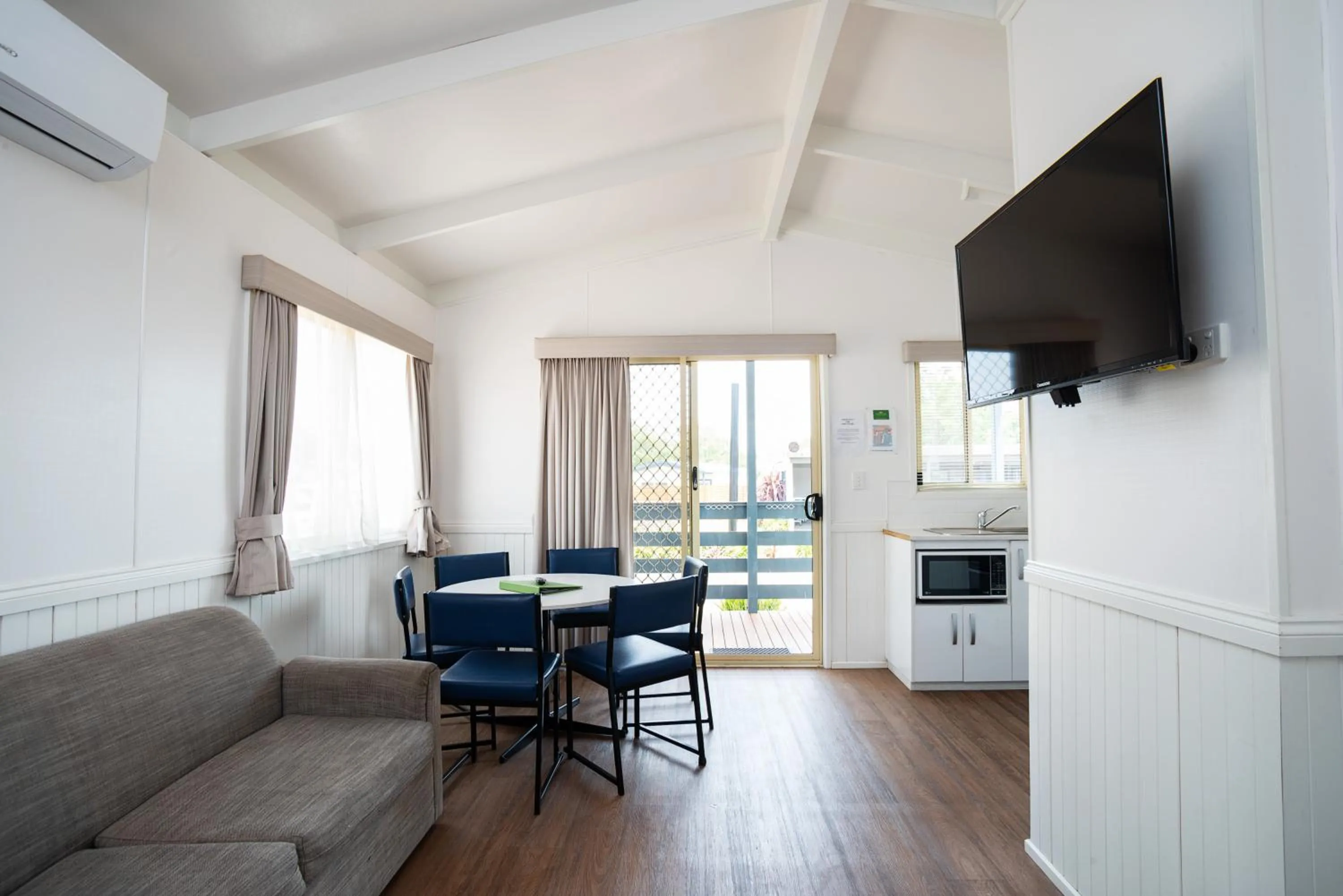 TV and multimedia in Crestview Tourist Park