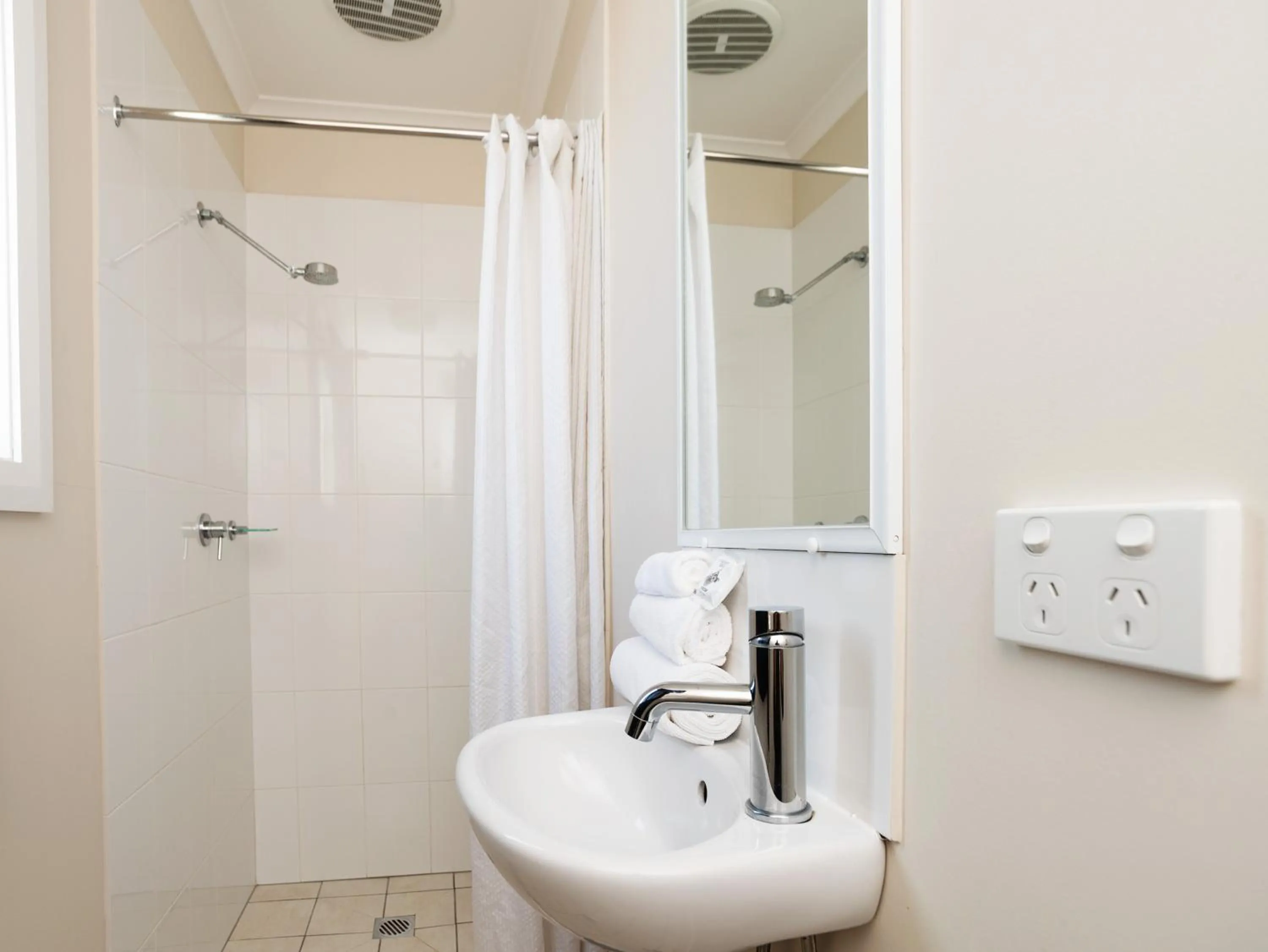 Shower in Crestview Tourist Park