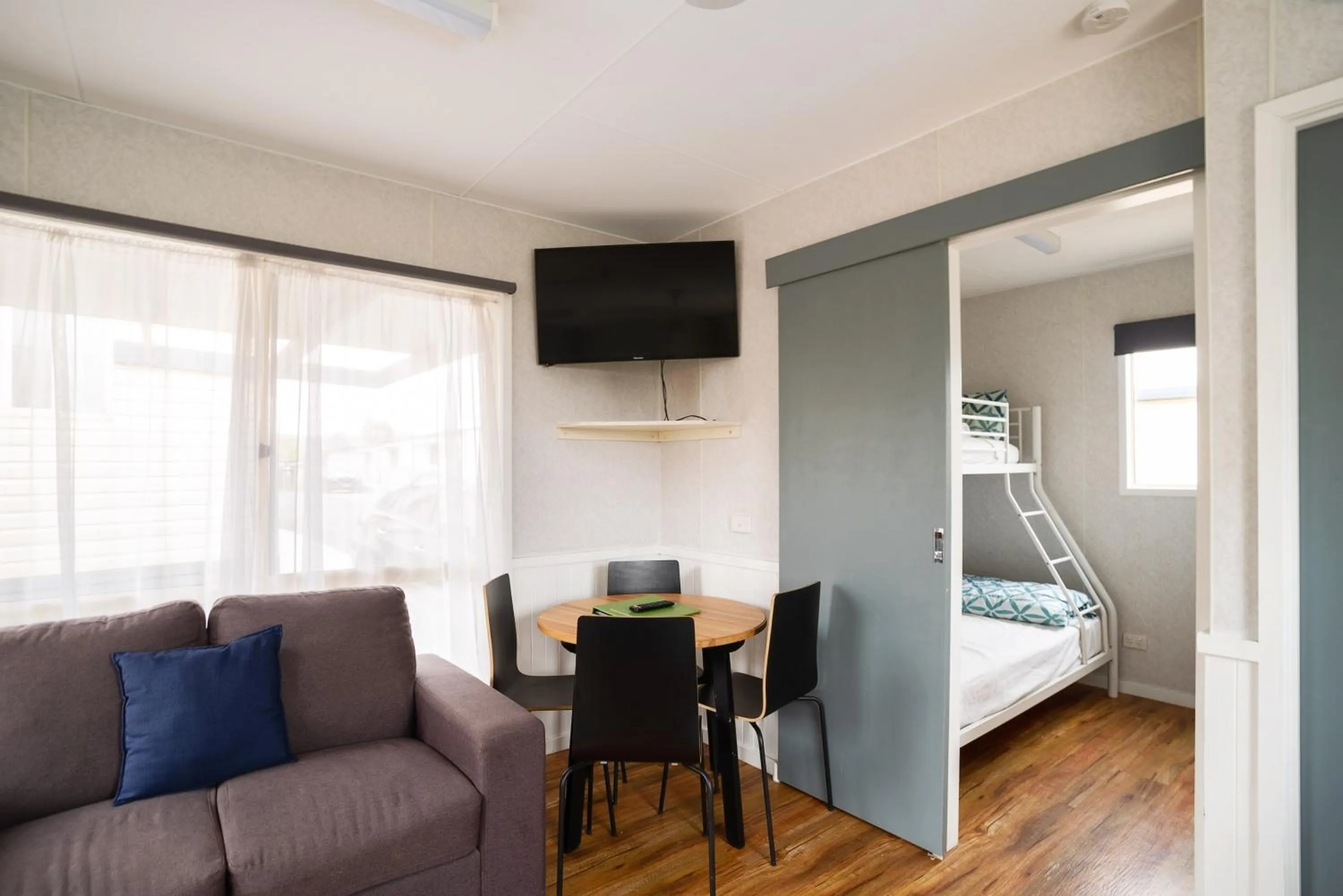 TV and multimedia, Bed in Crestview Tourist Park