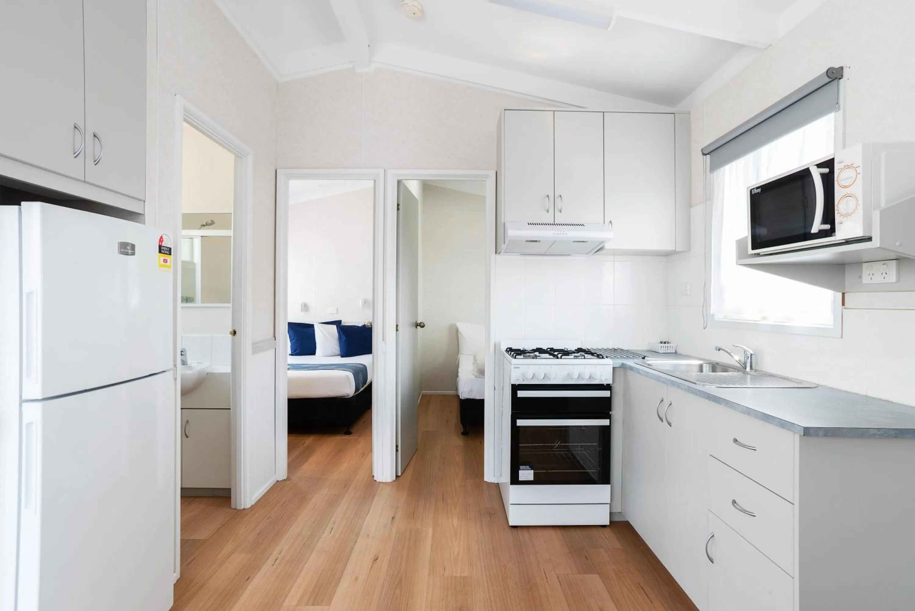 Kitchen or kitchenette in Crestview Tourist Park