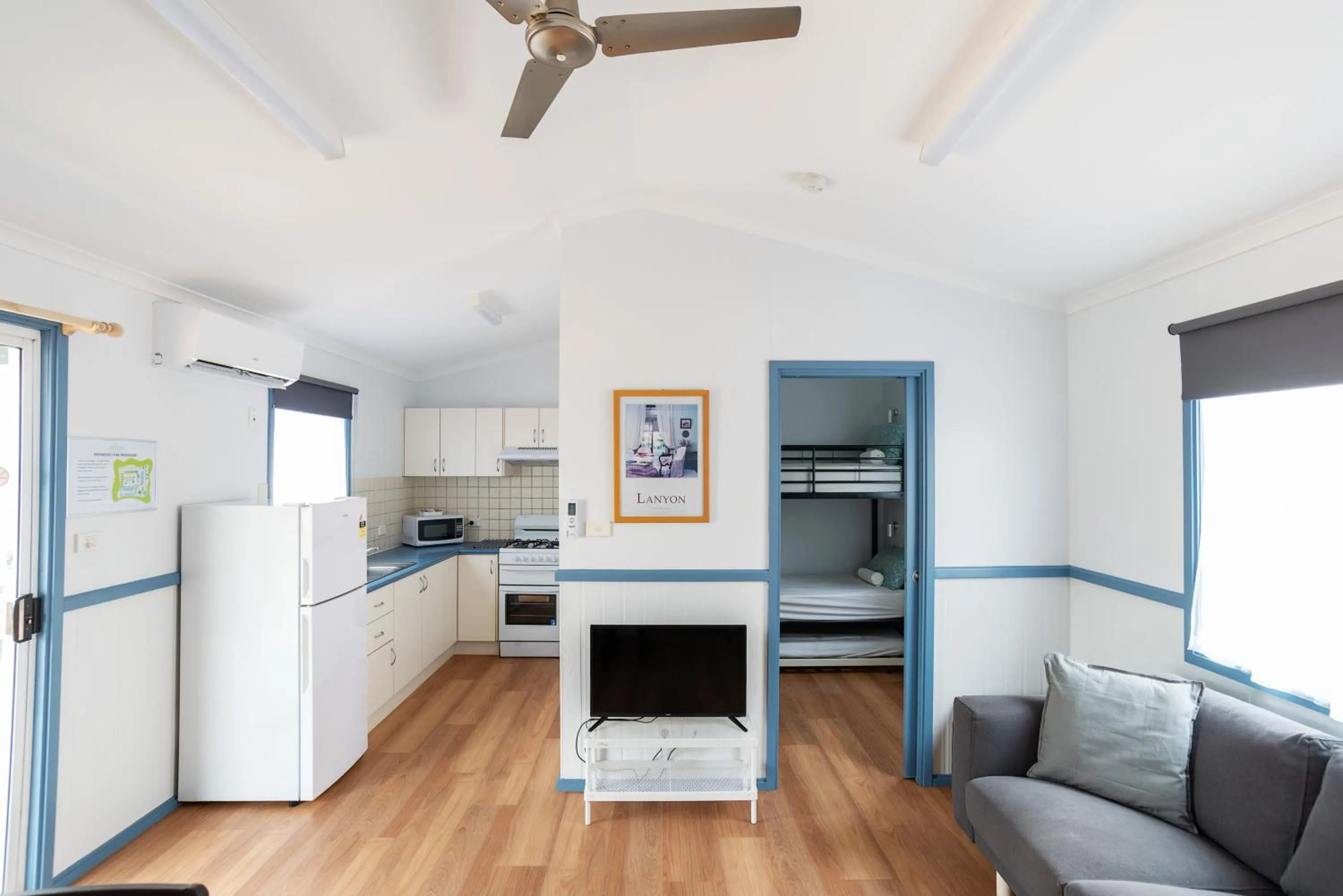 Kitchen or kitchenette in Crestview Tourist Park