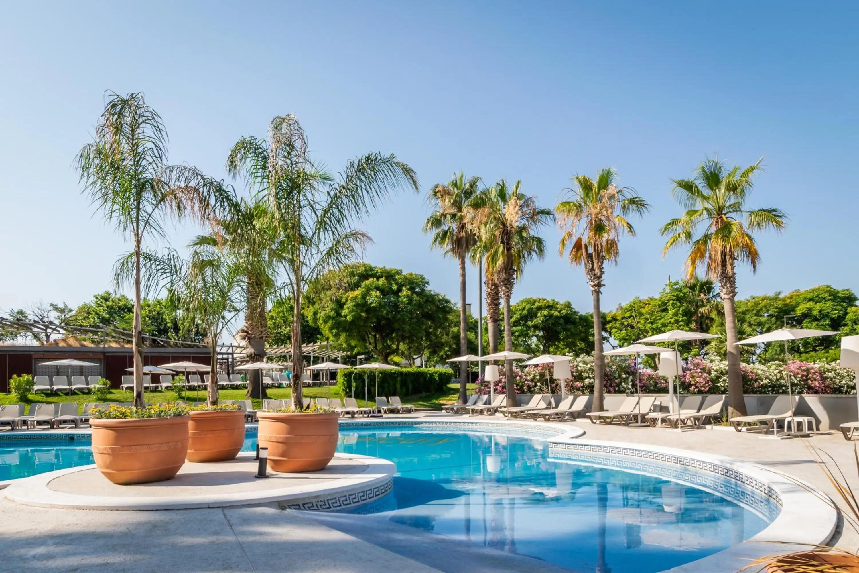 Swimming pool in ALEGRIA El Mar 4 Sup