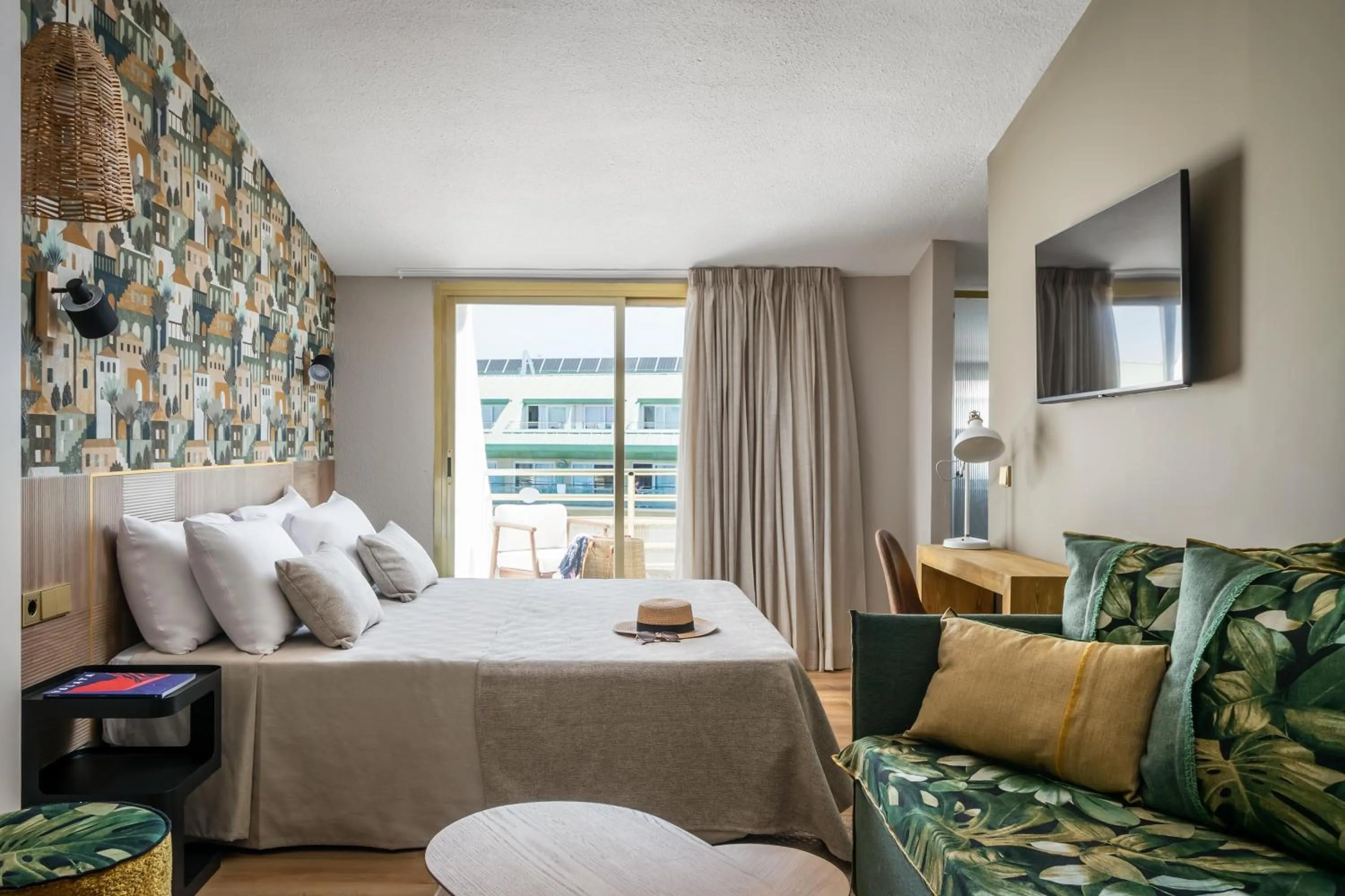 Photo of the whole room, Bed in ALEGRIA El Mar 4 Sup