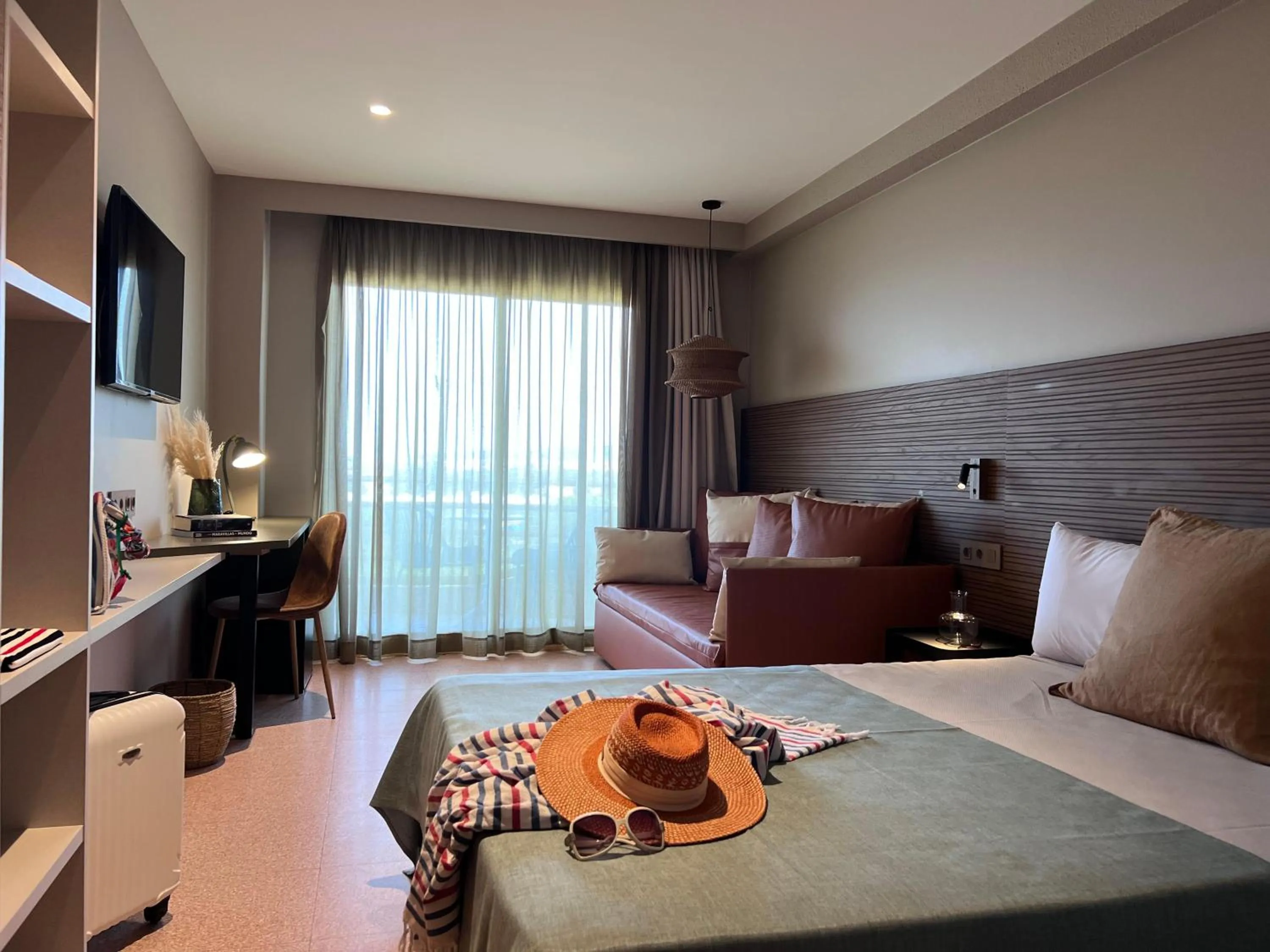 Photo of the whole room, Bed in ALEGRIA El Mar 4 Sup