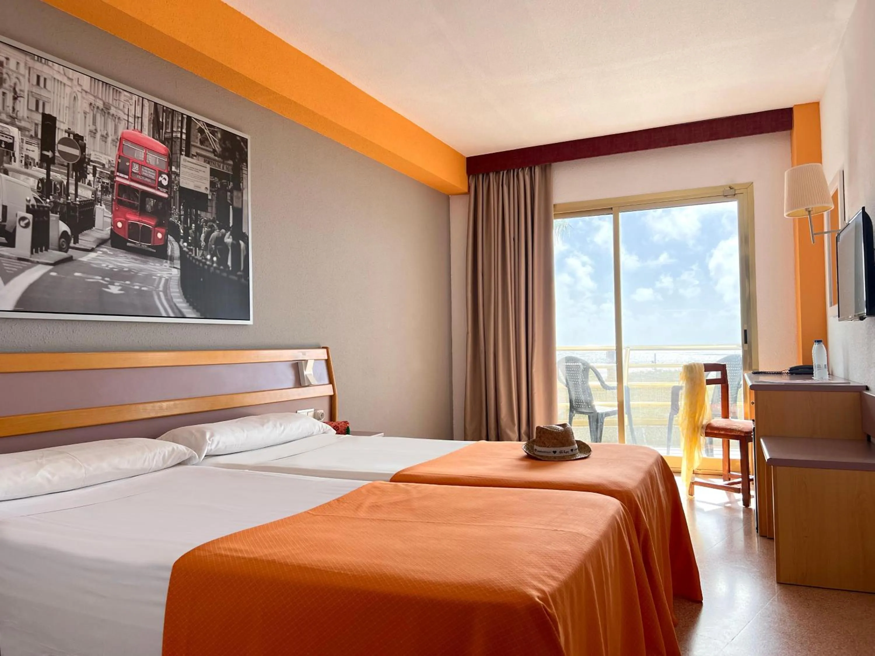 Standard Double Room in Hotel Mercury by ALEGRIA