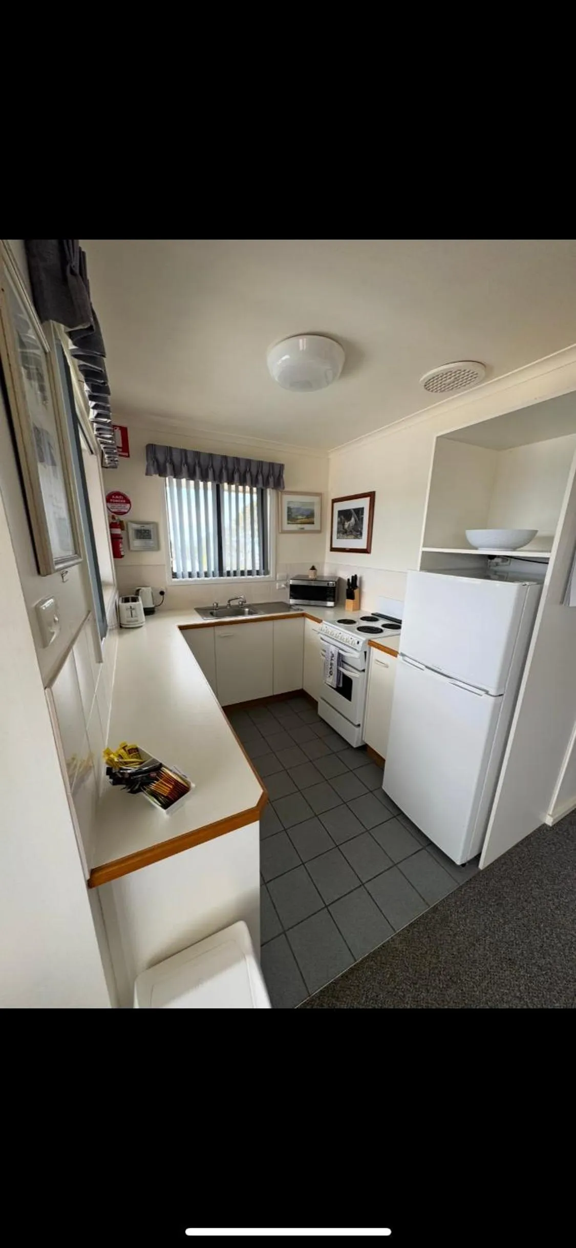 Kitchen or kitchenette in Narooma Palms Holiday Apartments