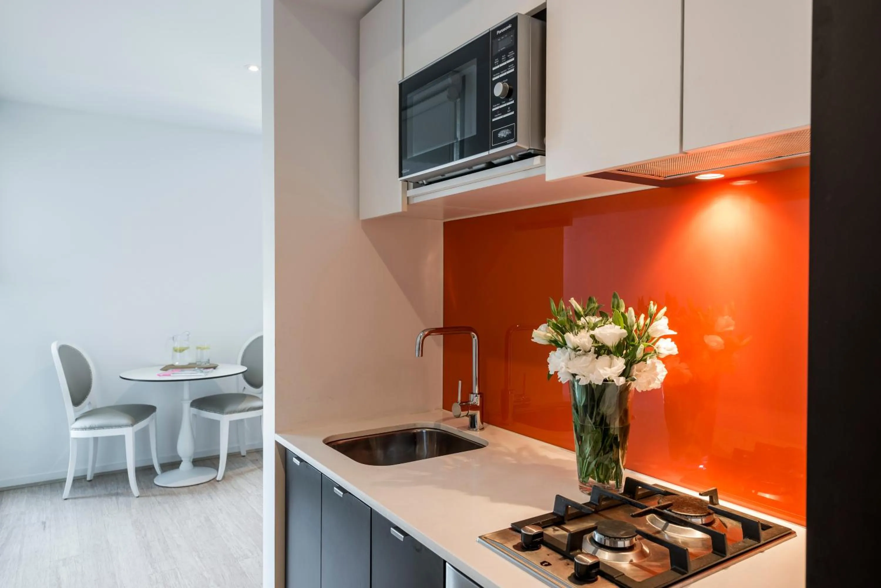 Kitchen or kitchenette in Oaks Melbourne South Yarra Suites