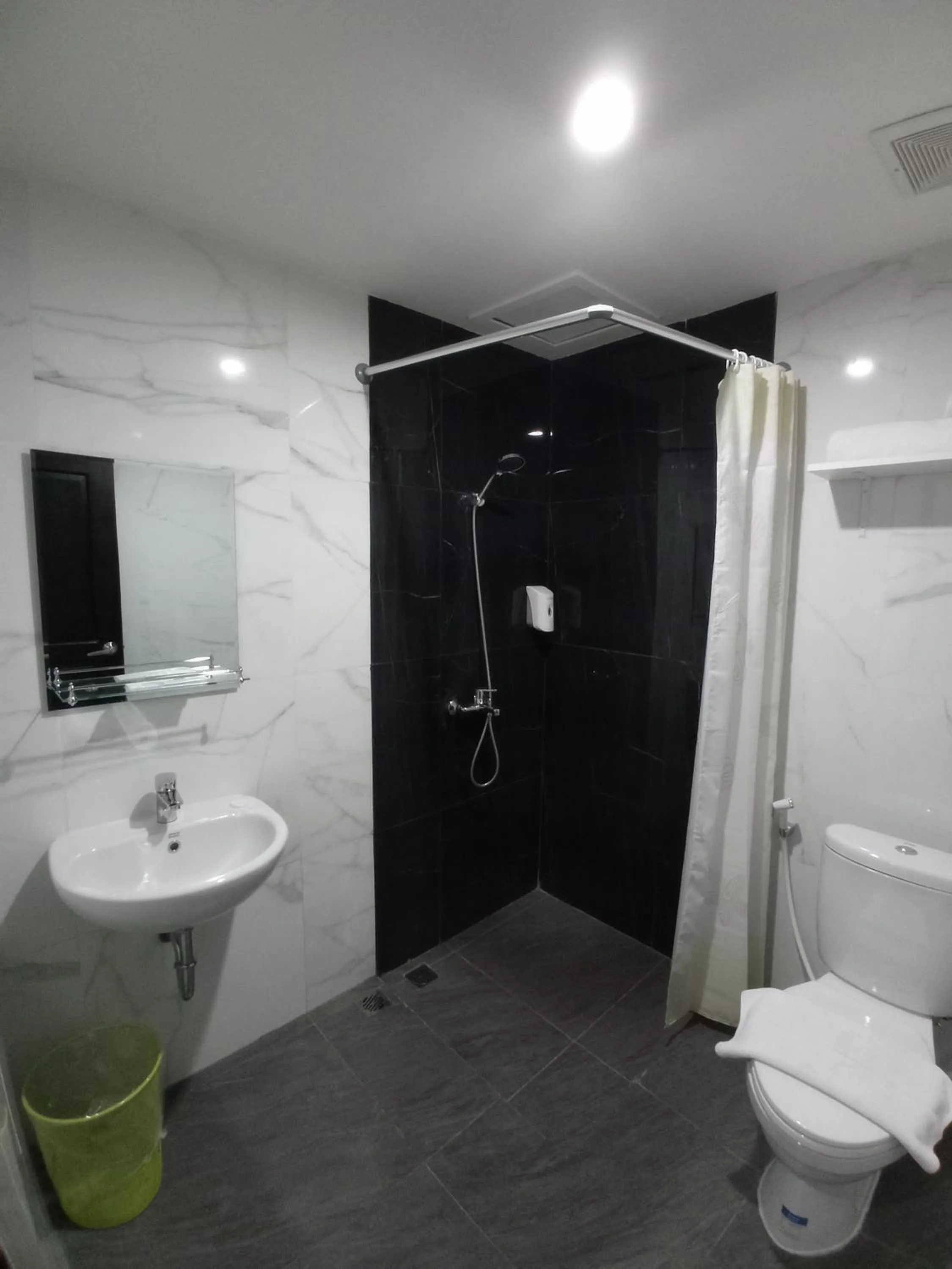 Bathroom in Rid's Hotel Palembang