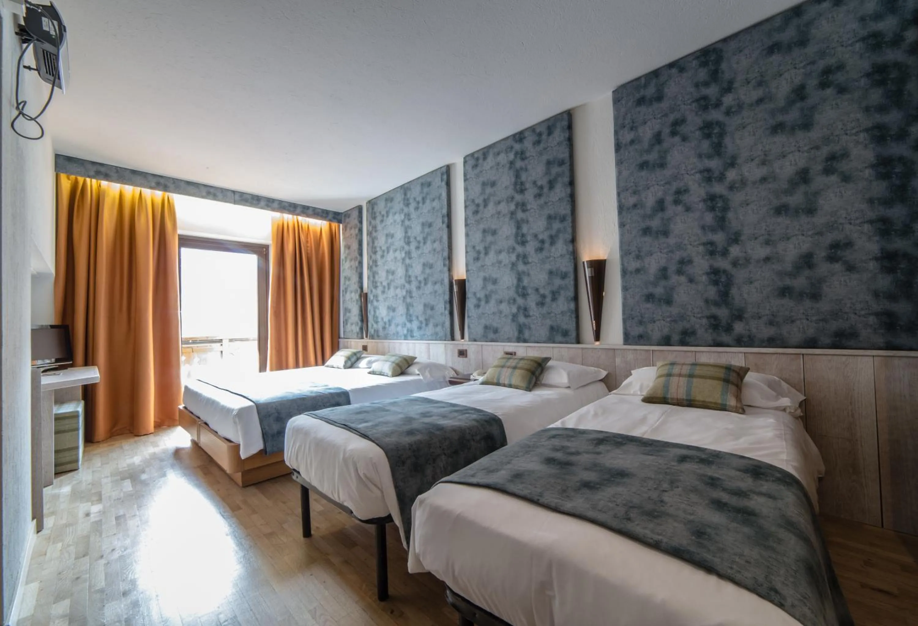 Bed in Hotel Comtes De Challant Albergo Etico Valle d'Aosta