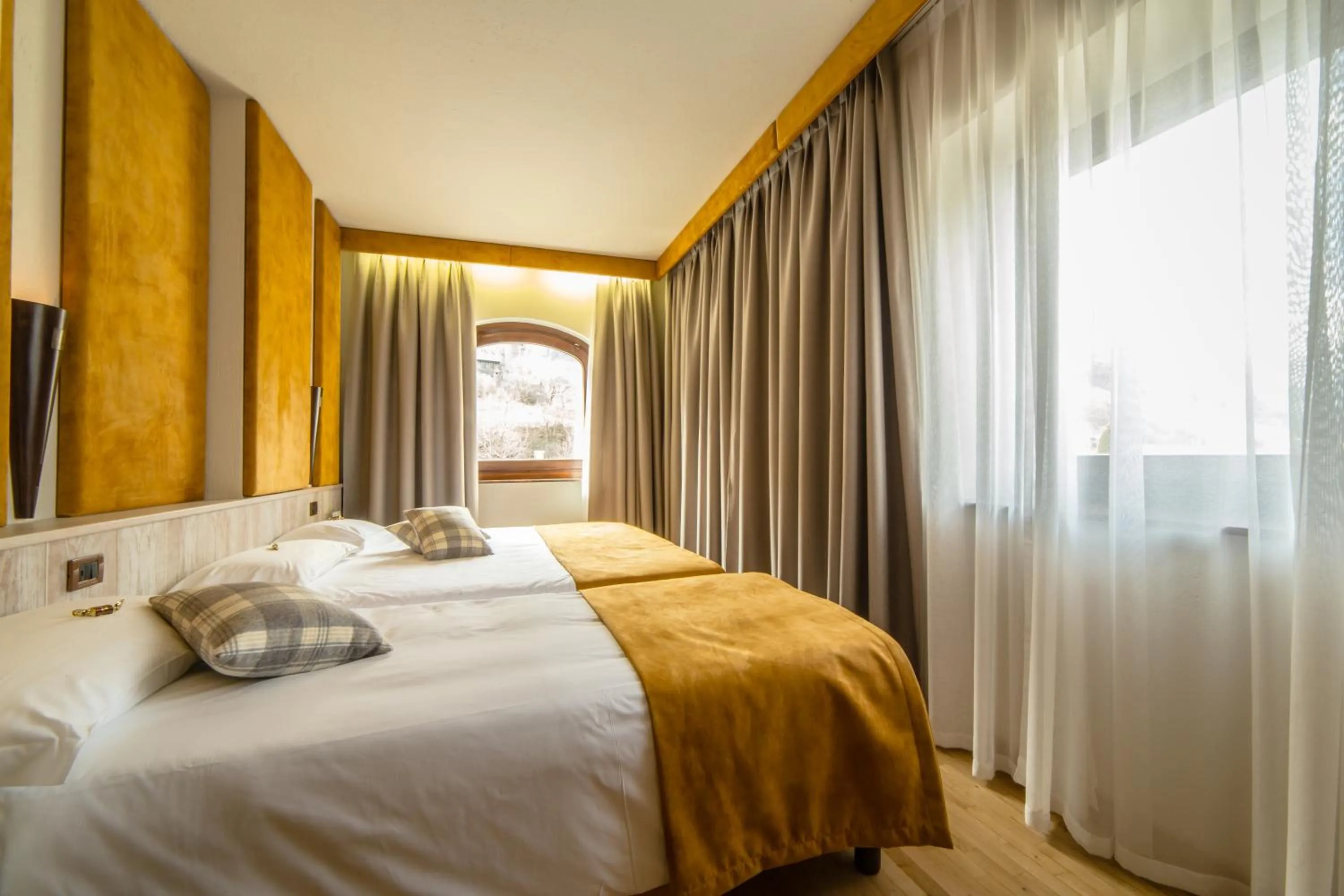 Bed in Hotel Comtes De Challant Albergo Etico Valle d'Aosta