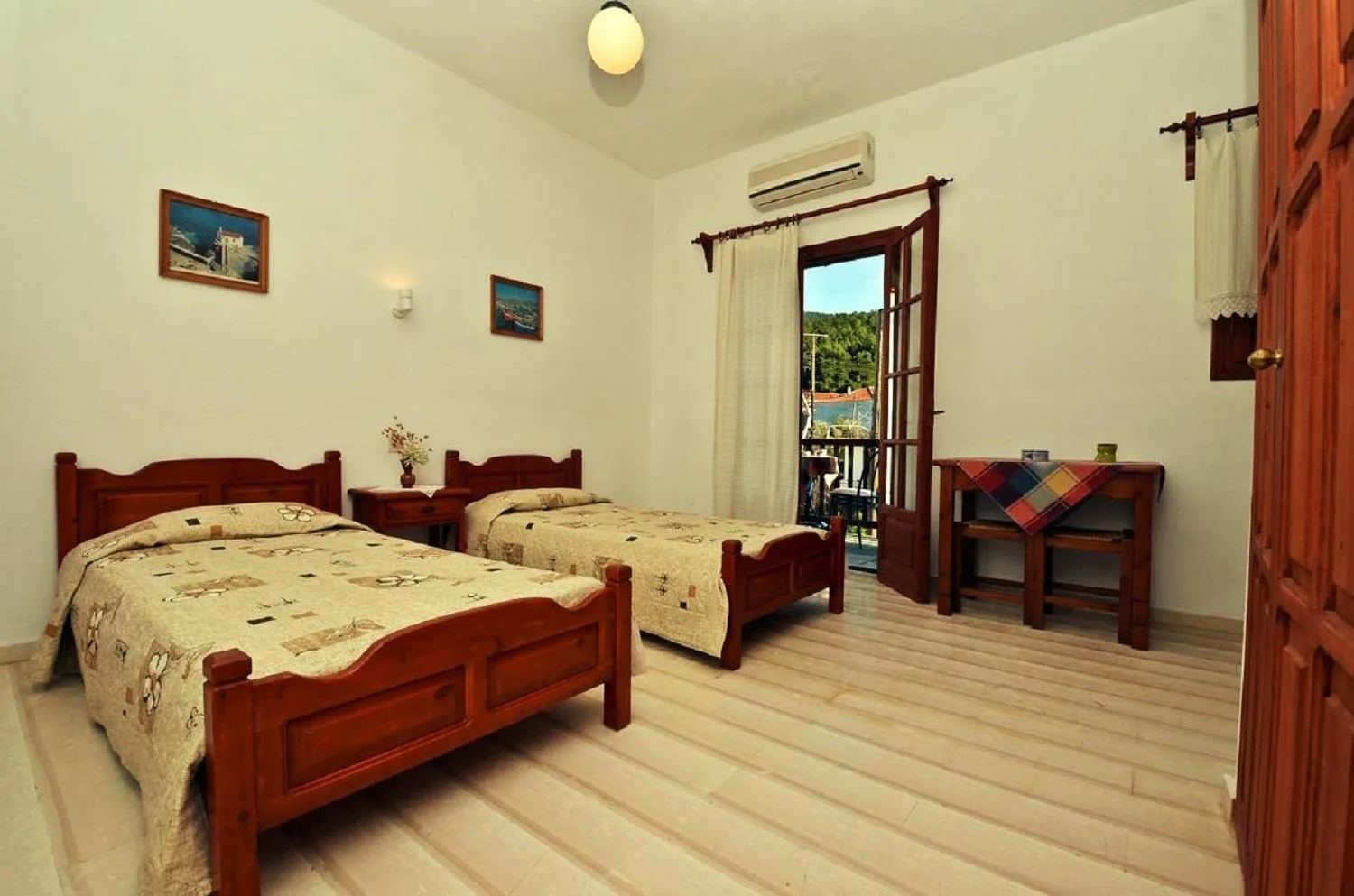 Photo of the whole room, Bed in Alexios Studios