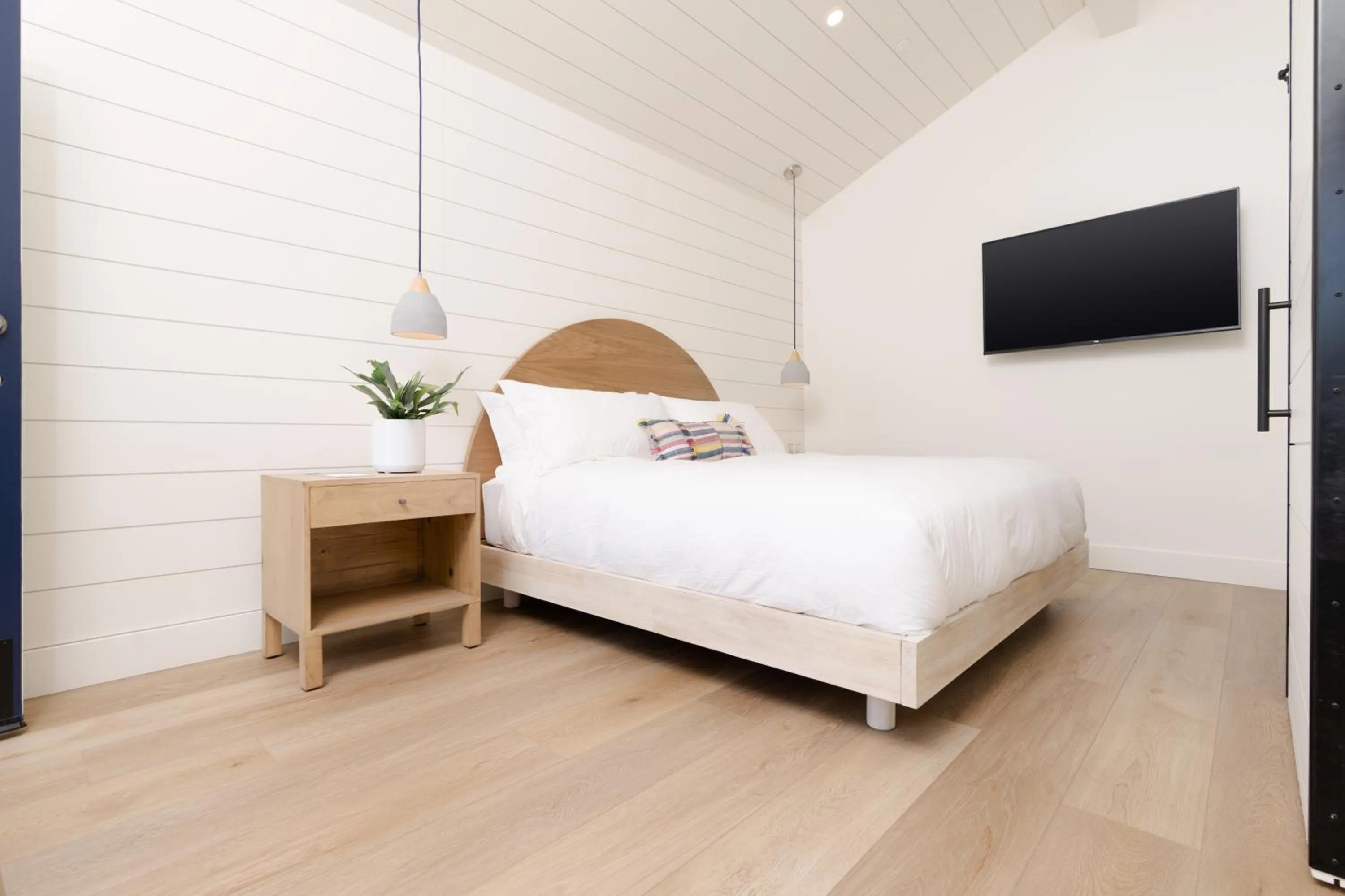 Bed in The Pacific Motel