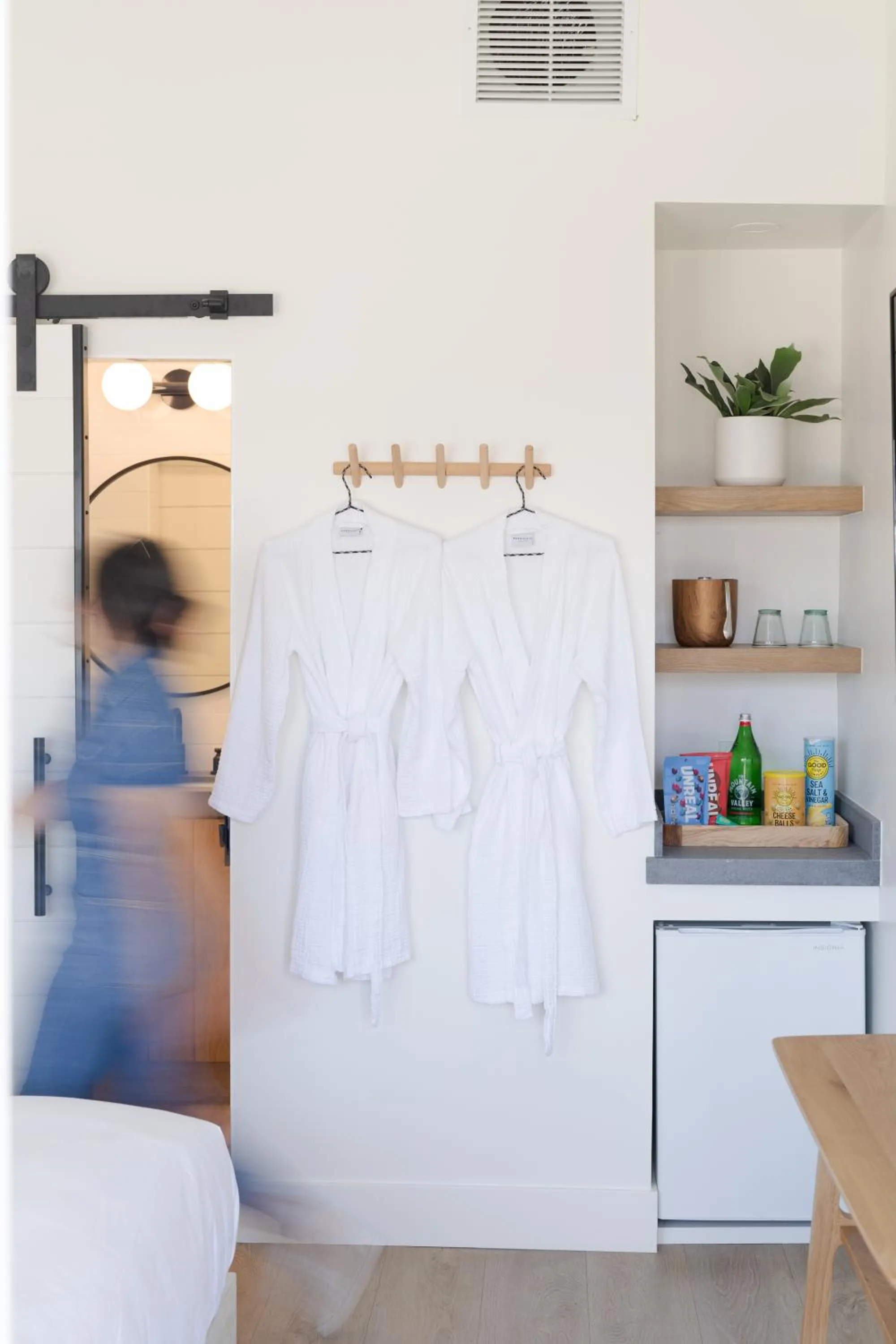 Bedroom in The Pacific Motel