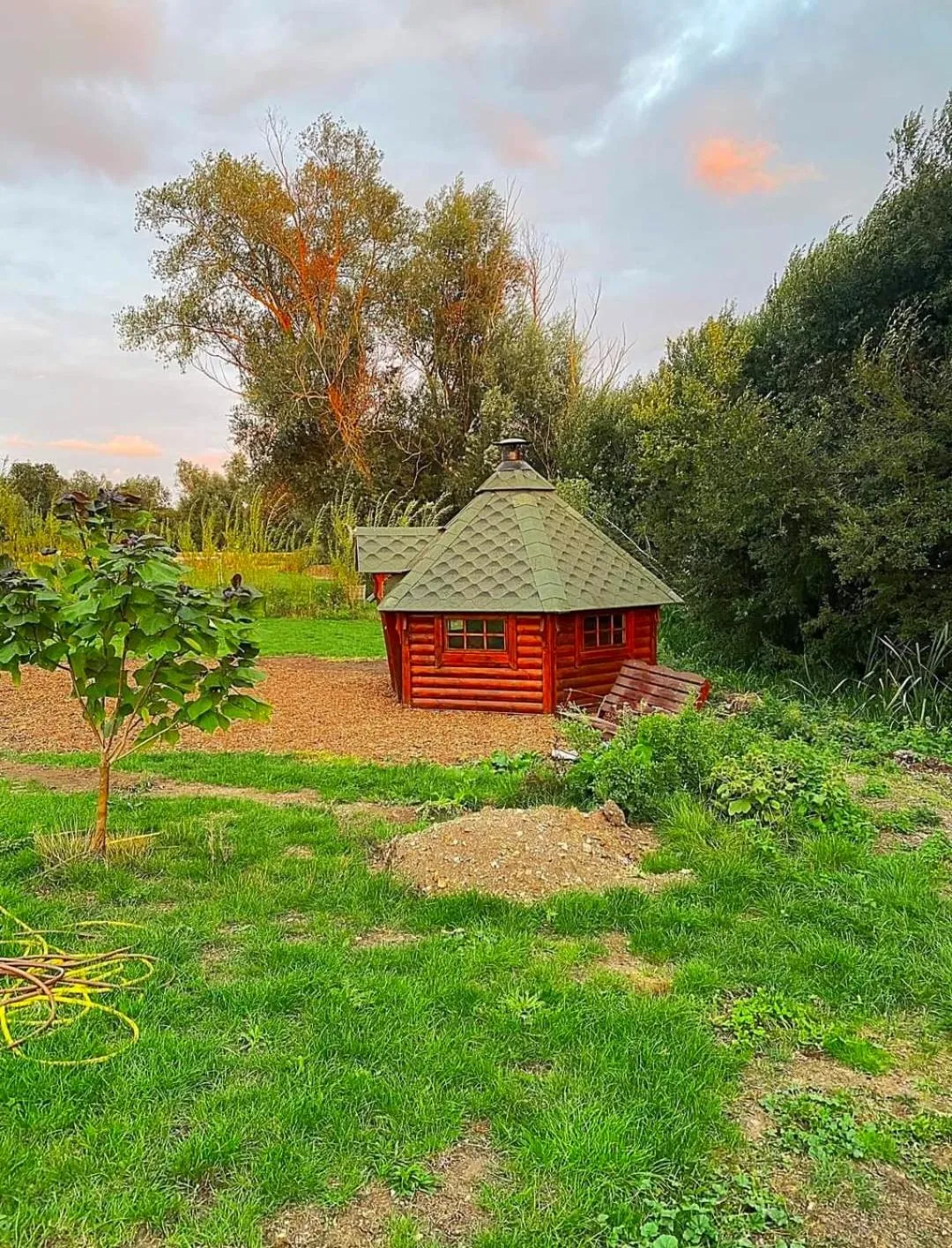 BBQ facilities in Lake View Lodges The Kentwell